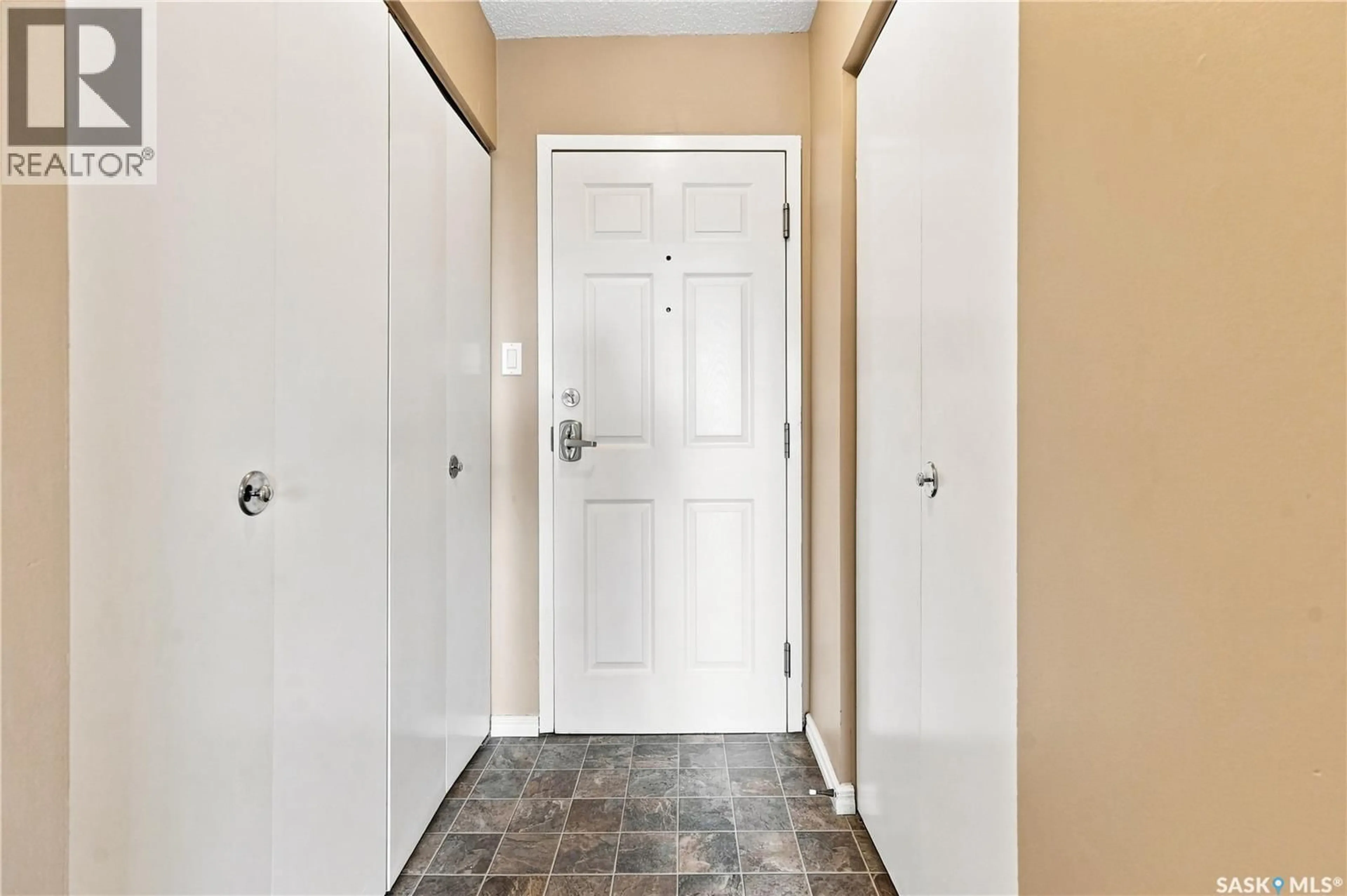 Indoor entryway for 34 - 301 NOLLET AVENUE, Regina Saskatchewan S4T7P9