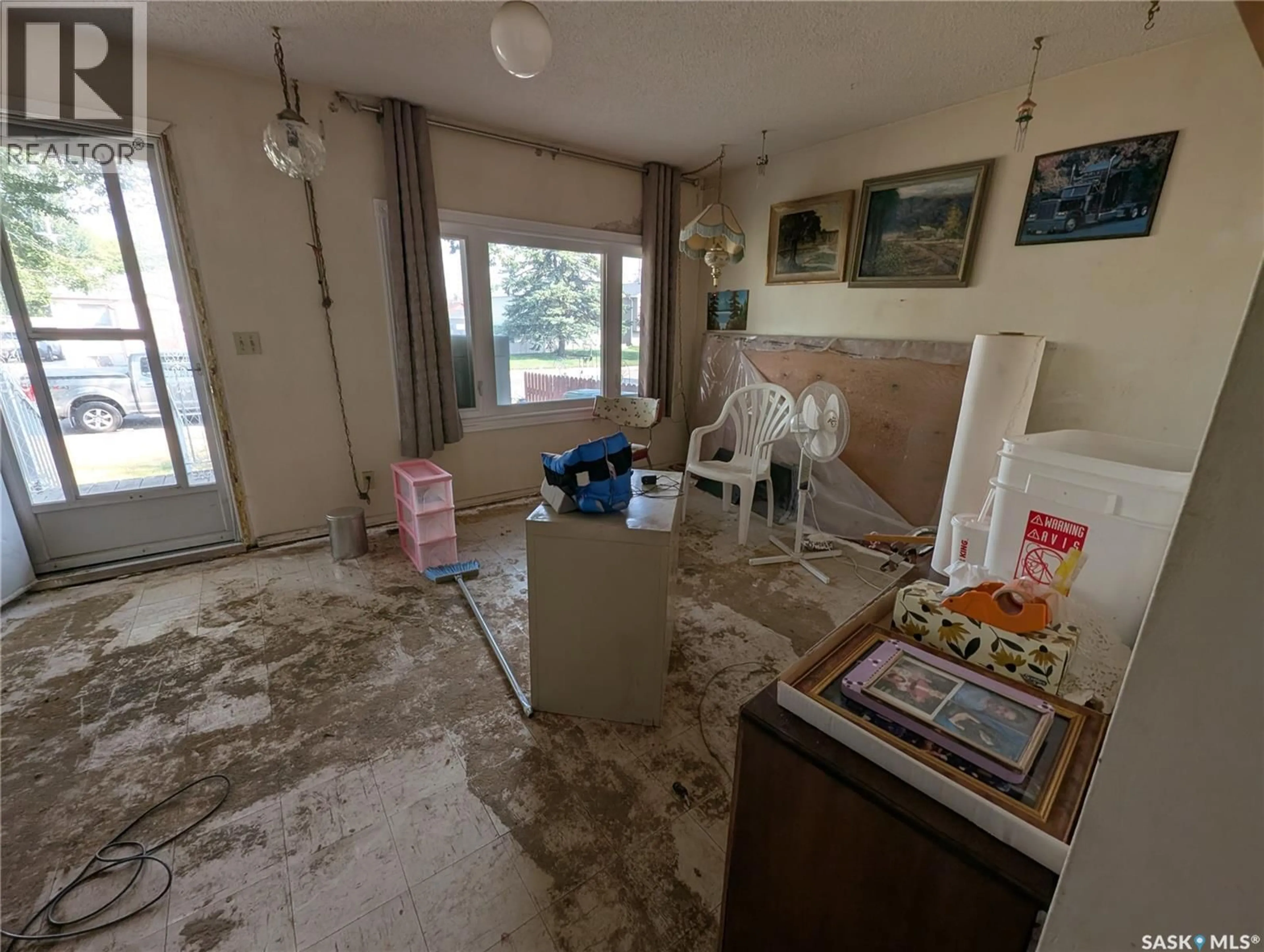 A pic of a room for 921 WELDON AVENUE, Saskatoon Saskatchewan S7M2V5