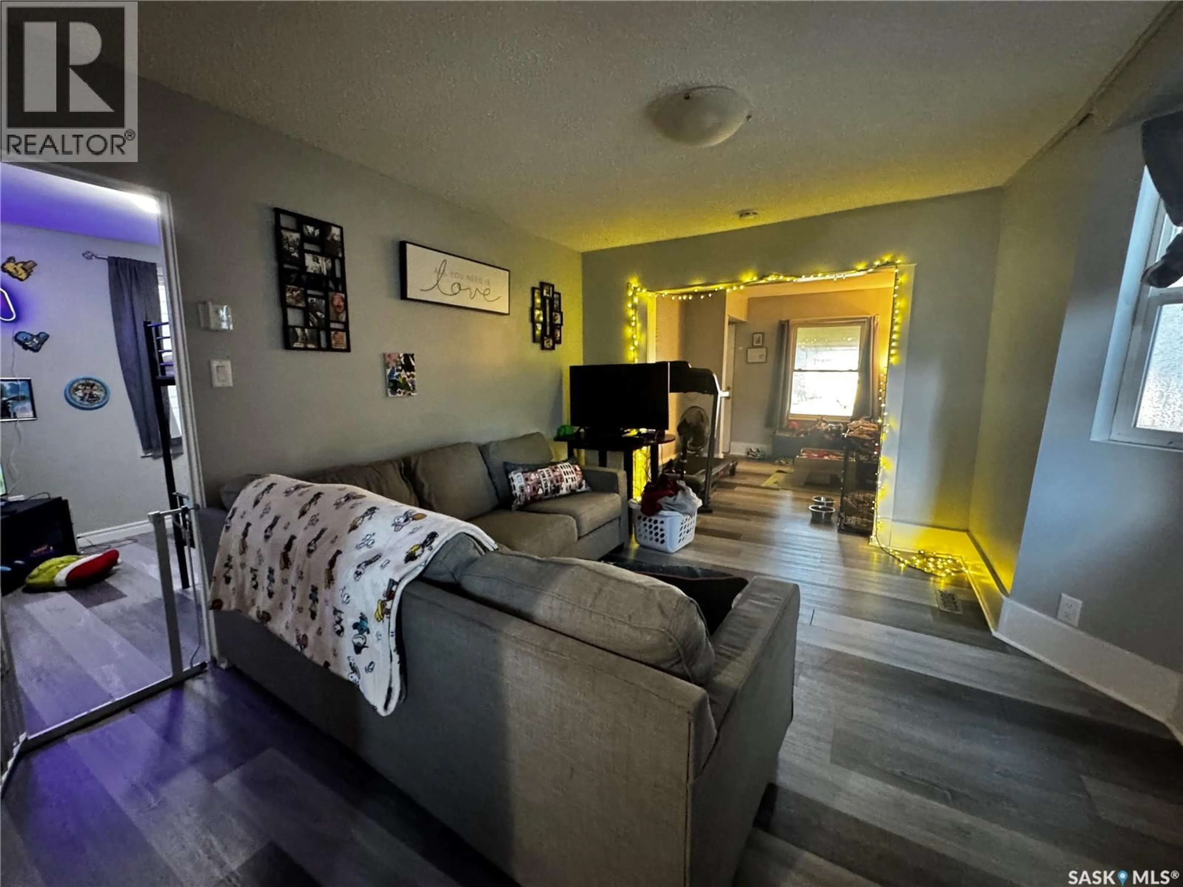 Living room with furniture, unknown for 1331 B AVENUE, Saskatoon Saskatchewan S7L1G6