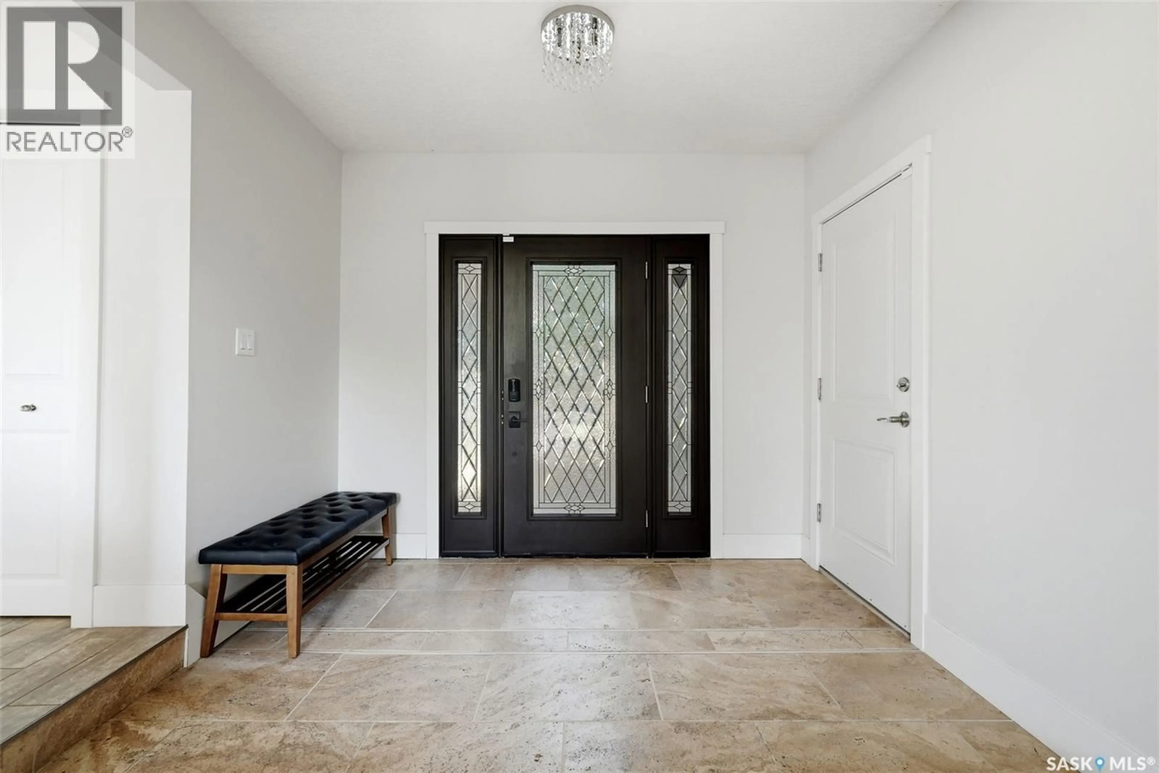 Indoor entryway for 19 EMPRESS DRIVE, Regina Saskatchewan S4T6M7