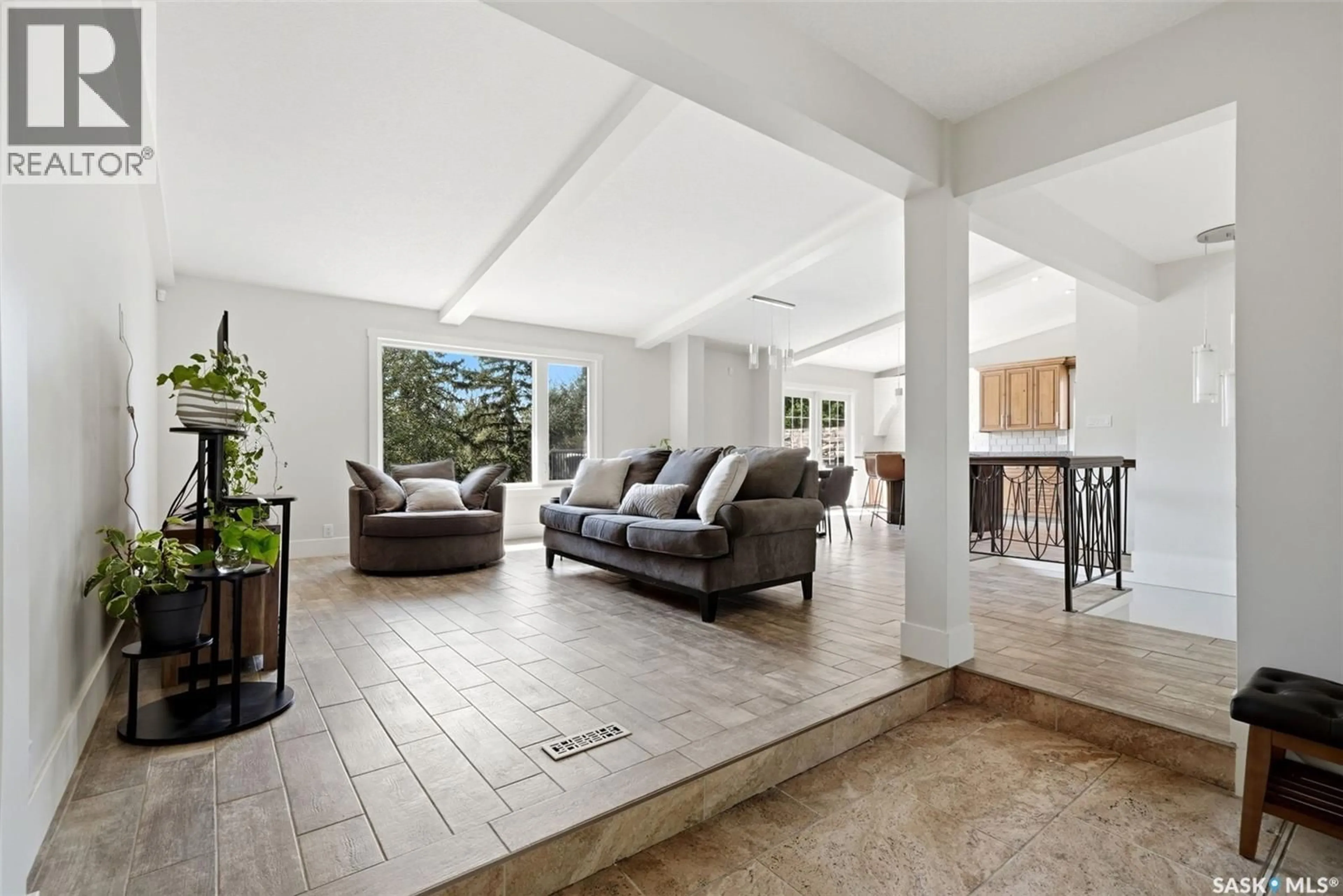 Indoor foyer for 19 EMPRESS DRIVE, Regina Saskatchewan S4T6M7