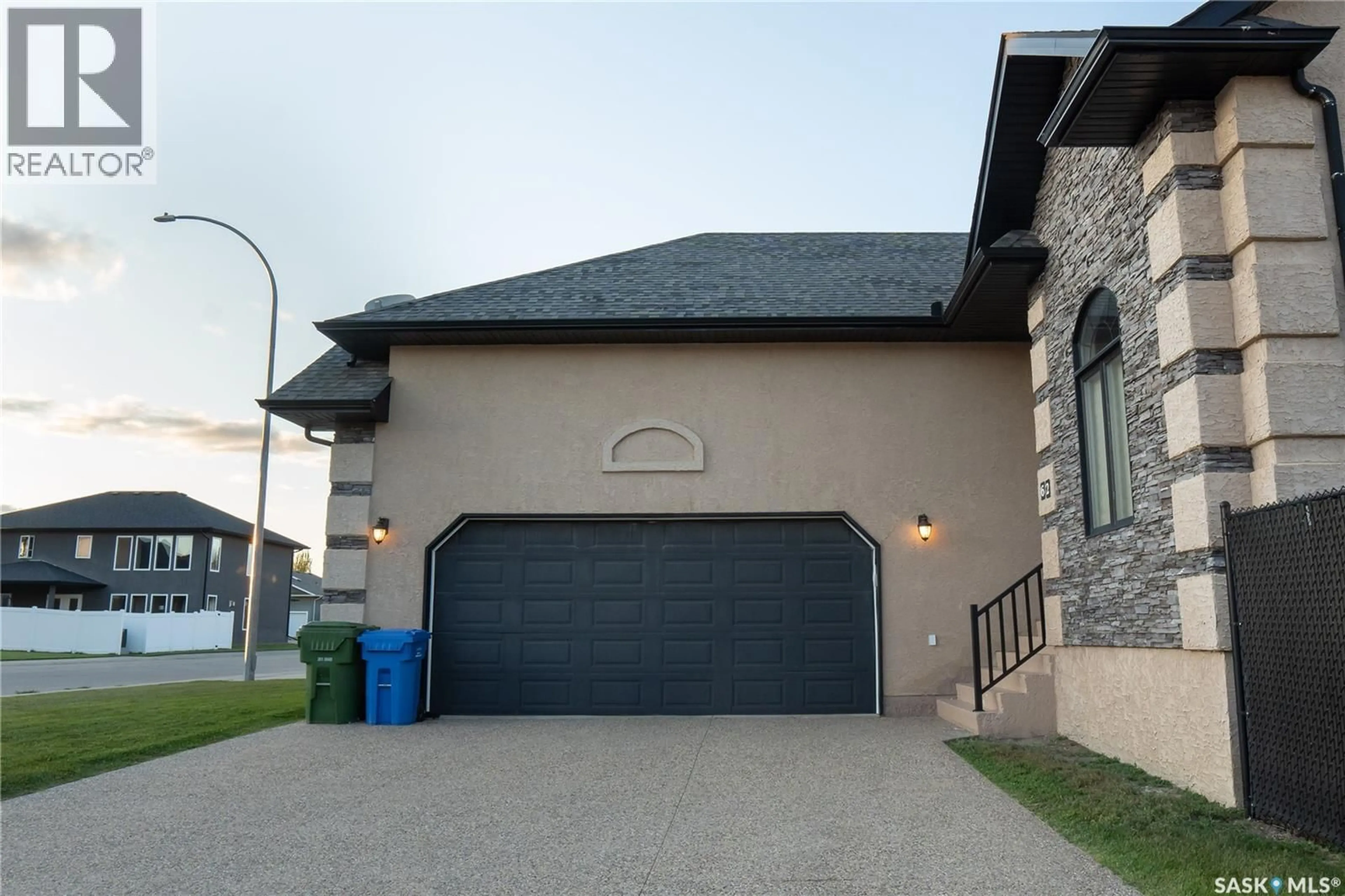 Indoor garage for 62 GLEN HOWARD WAY, Prince Albert Saskatchewan S6X0A8
