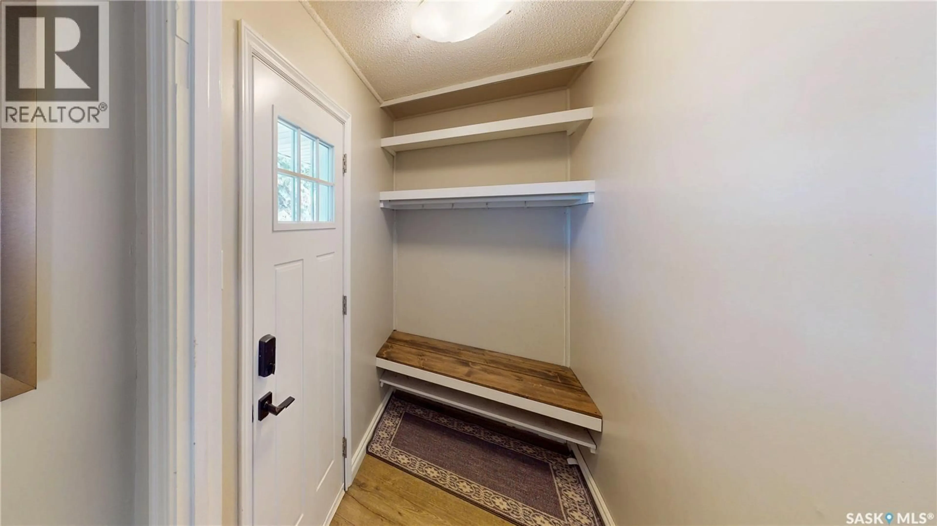 Indoor entryway for 1073 MCINTOSH STREET, Regina Saskatchewan S4T5B8