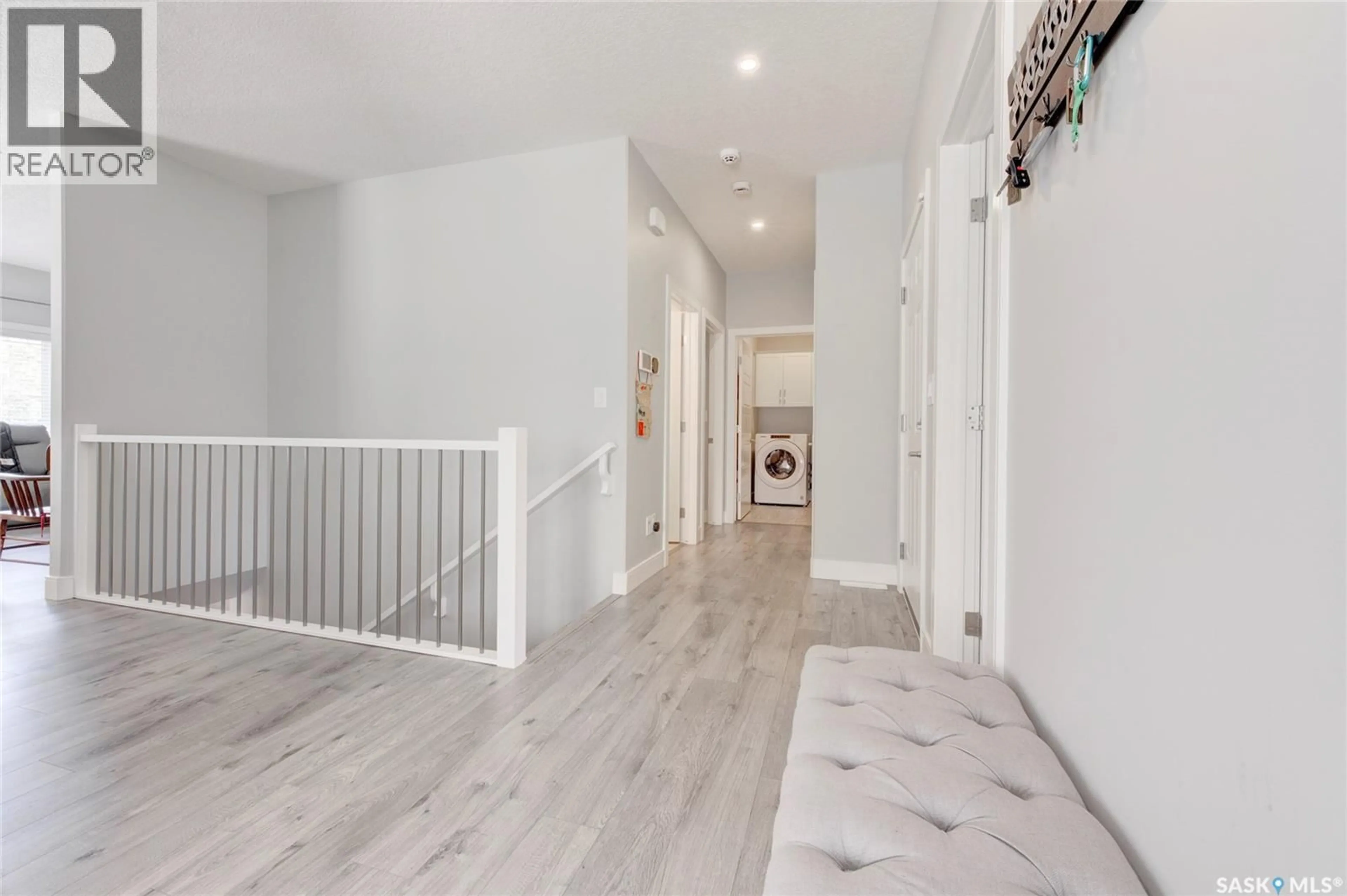 Indoor entryway for 3206 11TH STREET, Saskatoon Saskatchewan S7M5Z1