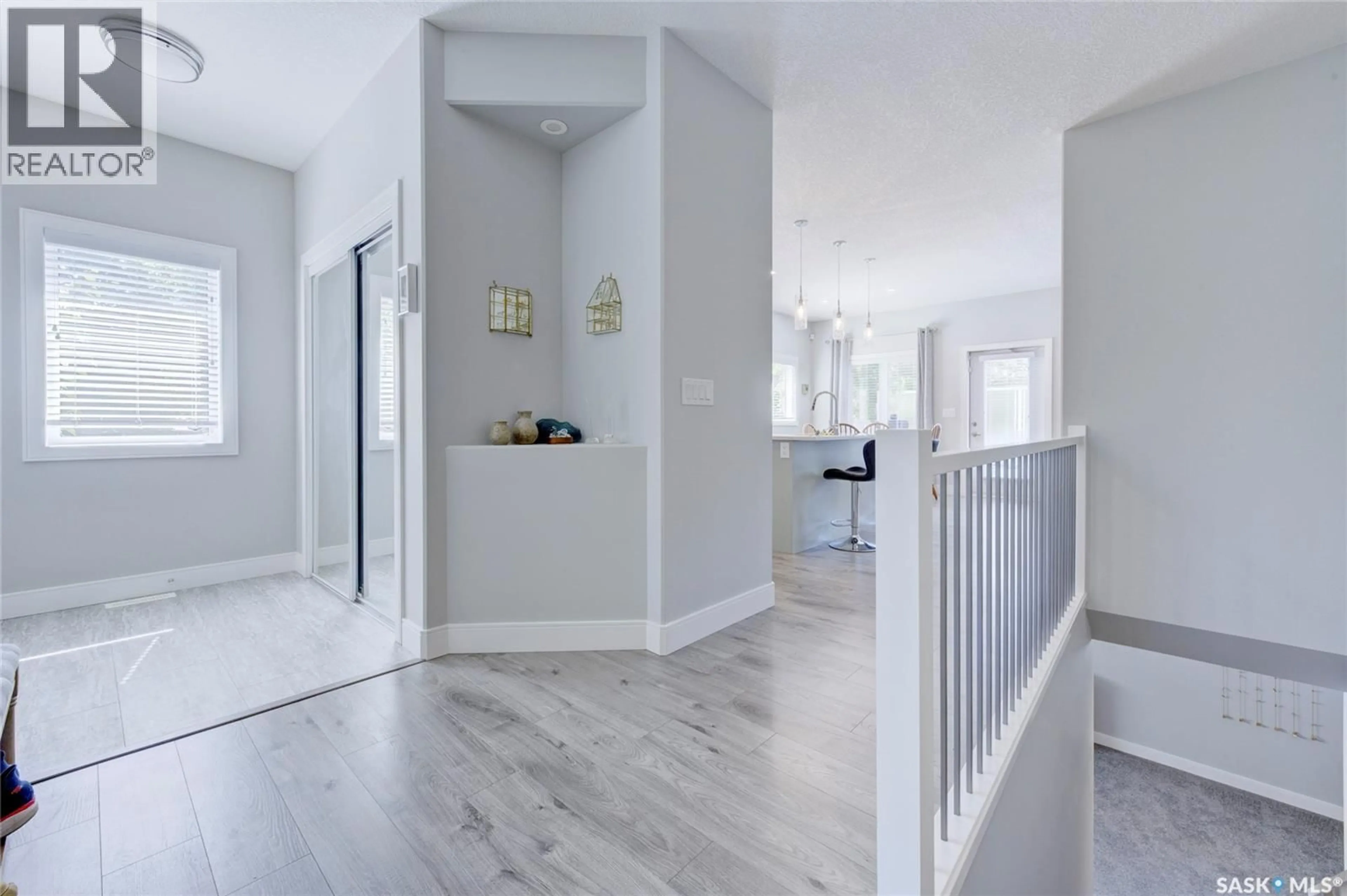 Indoor entryway for 3206 11TH STREET, Saskatoon Saskatchewan S7M5Z1