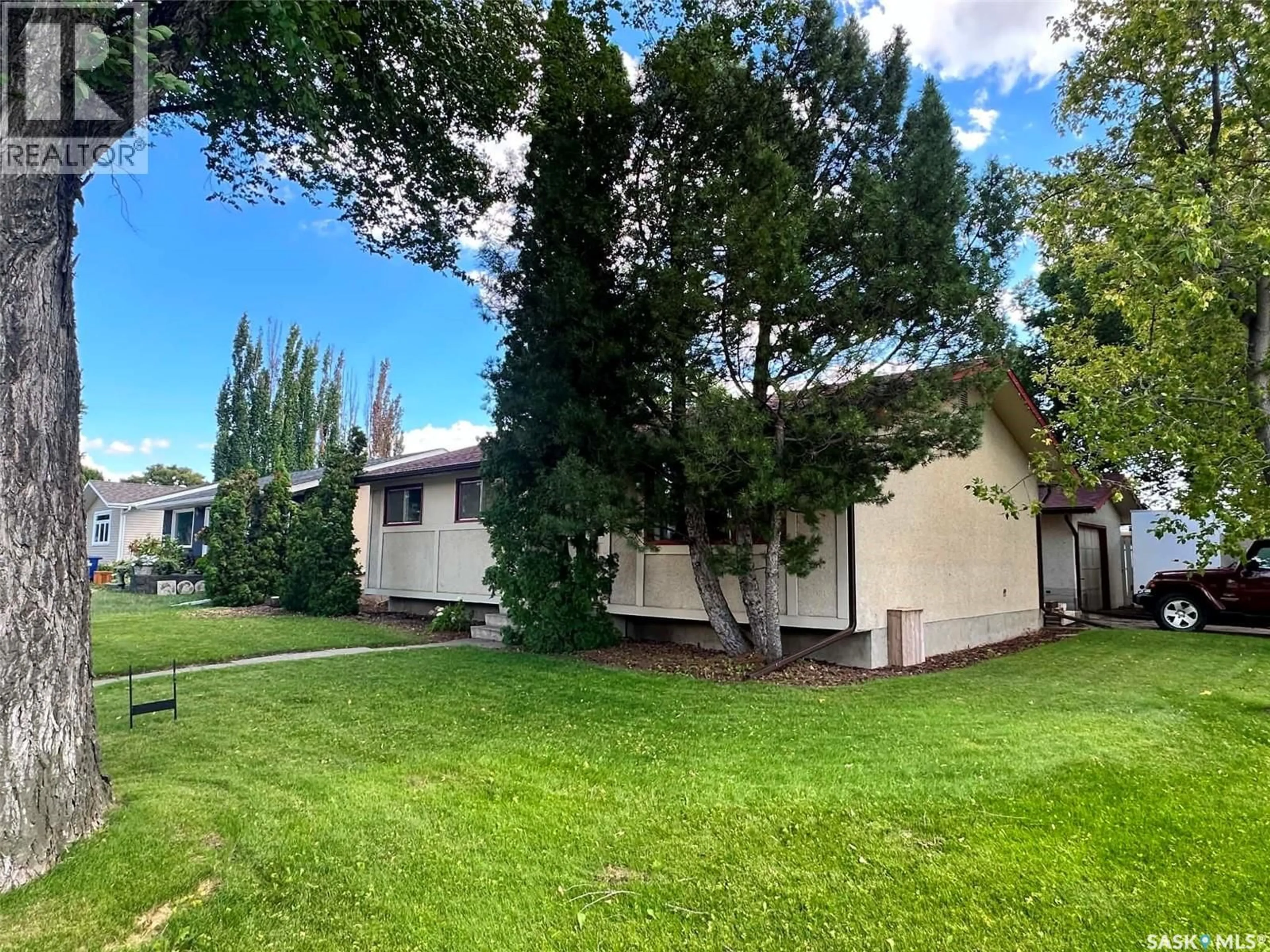 A pic from outside/outdoor area/front of a property/back of a property/a pic from drone, unknown for 2145 37TH STREET, Saskatoon Saskatchewan S7L4E6