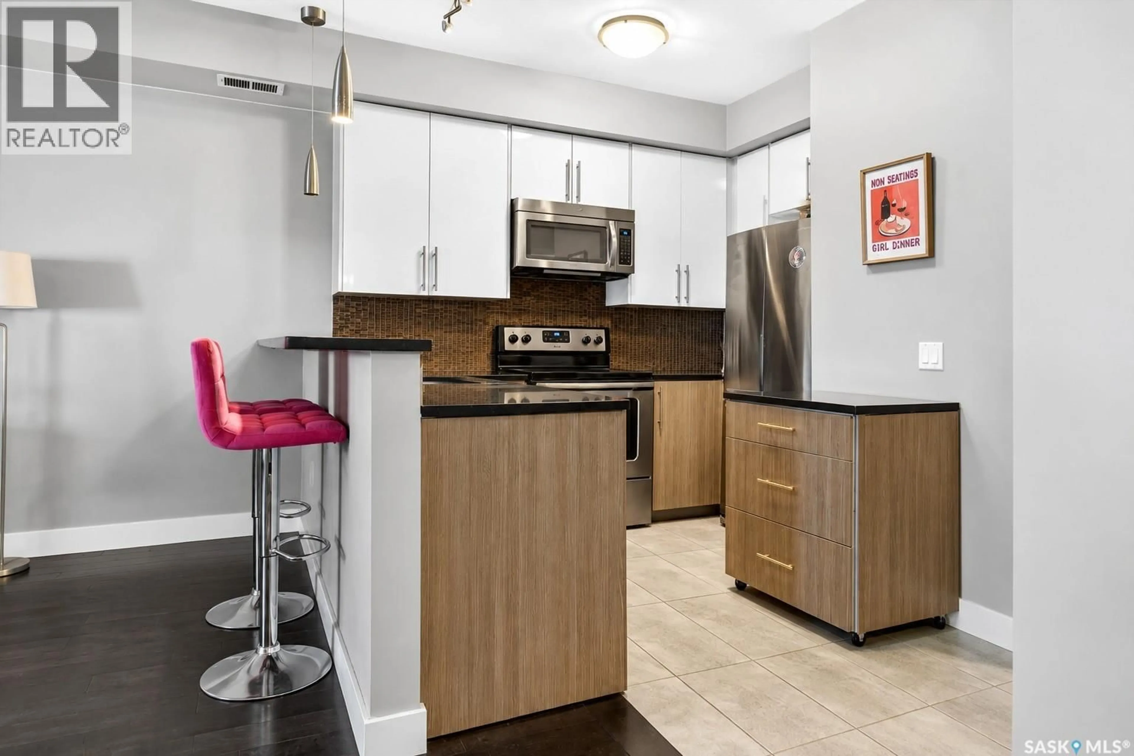 Standard kitchen, unknown for 202 2255 ANGUS STREET, Regina Saskatchewan S4T2A3