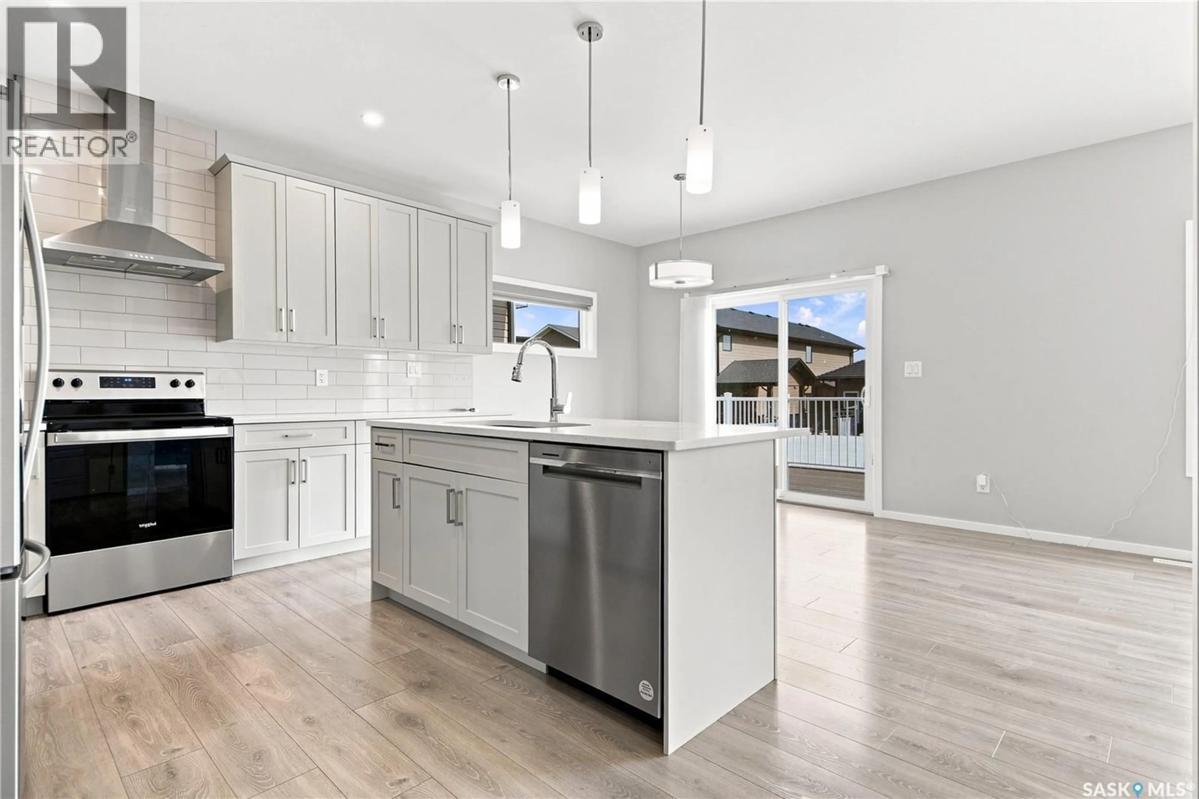 Open concept kitchen, unknown for 450 ANISKOTAW WAY, Saskatoon Saskatchewan S7V1M3