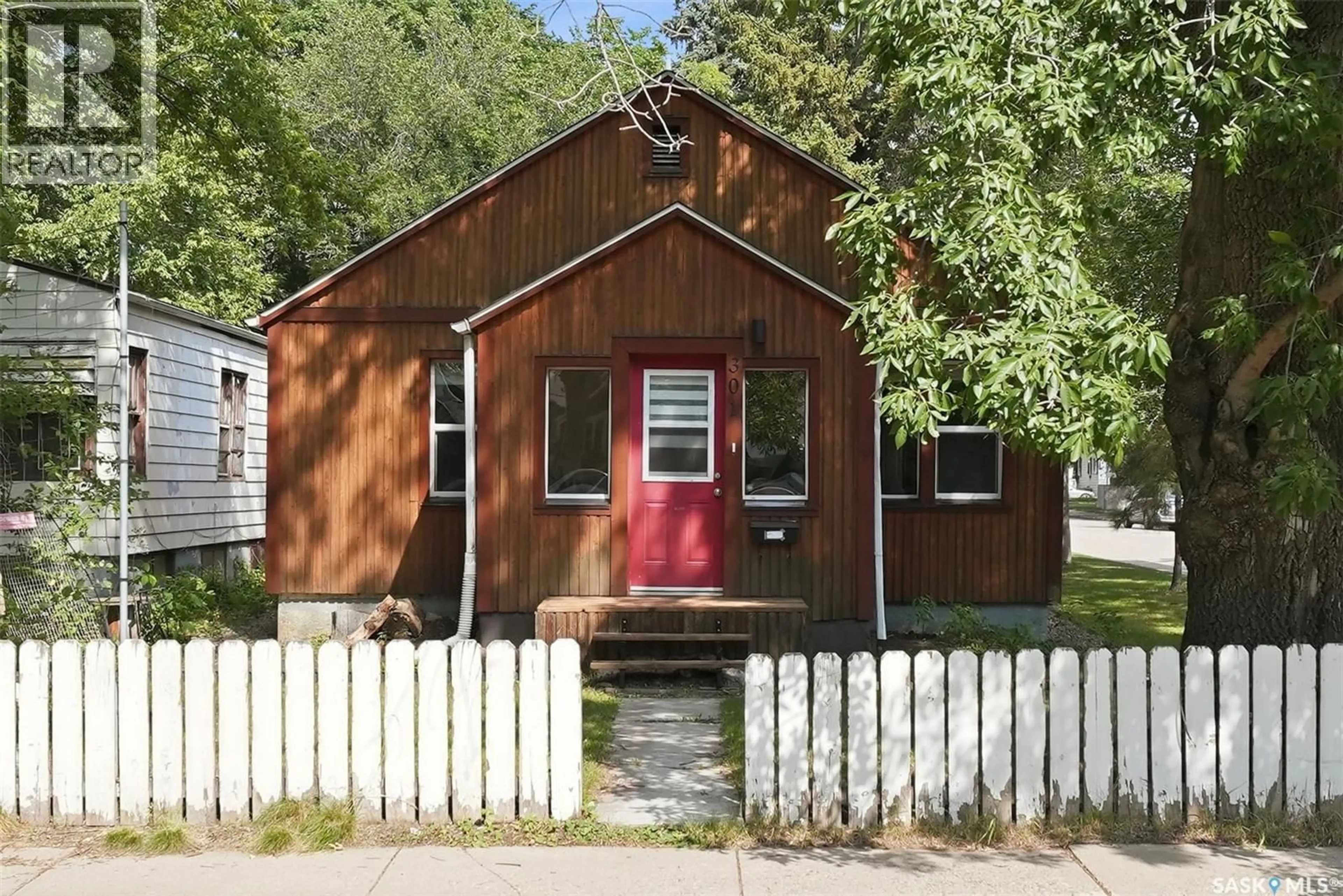 Shed for 301 TAYLOR STREET, Saskatoon Saskatchewan S7M0C6