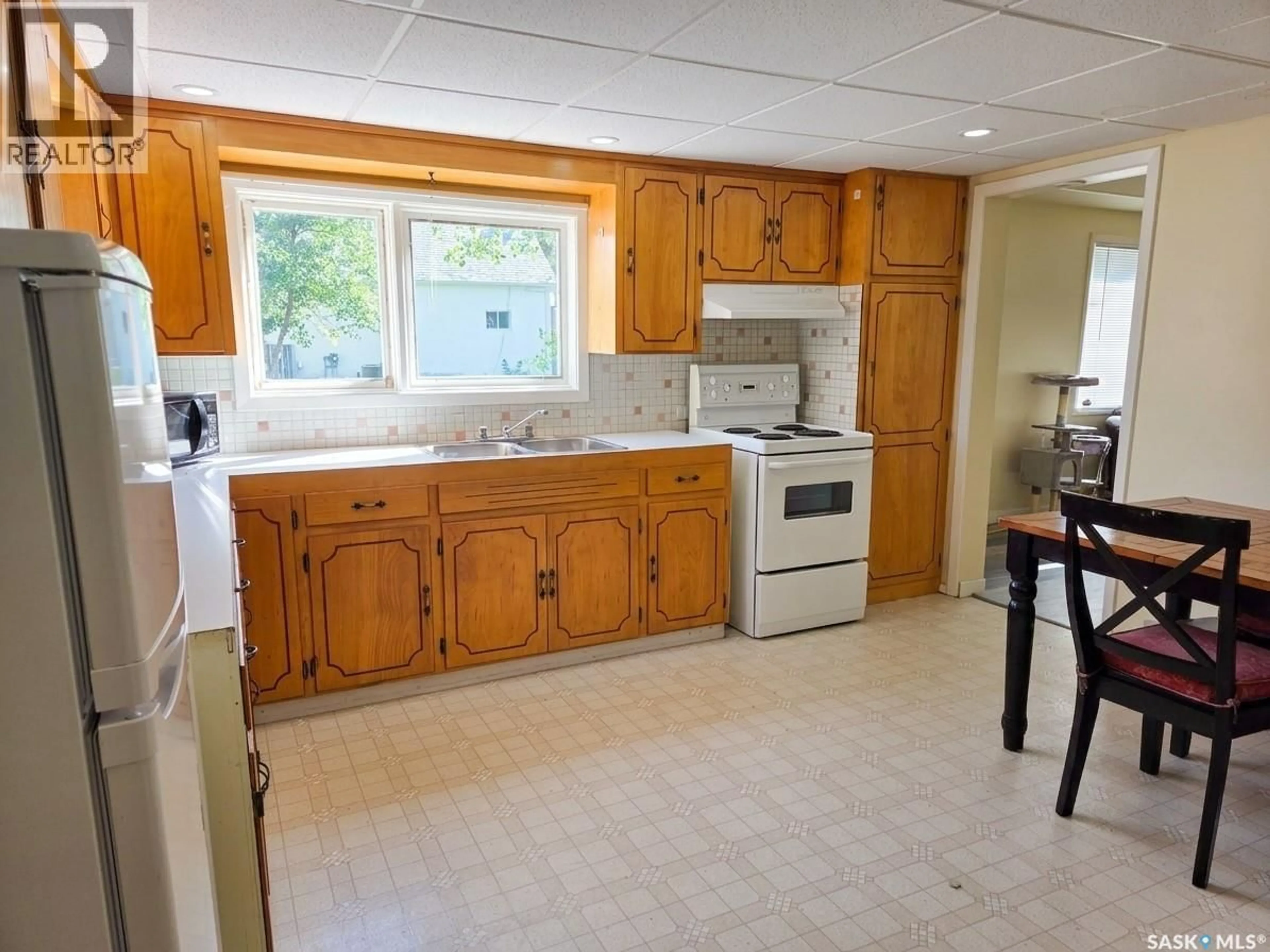 Standard kitchen, unknown for 215 KERRY STREET, Limerick Saskatchewan S0H2P0
