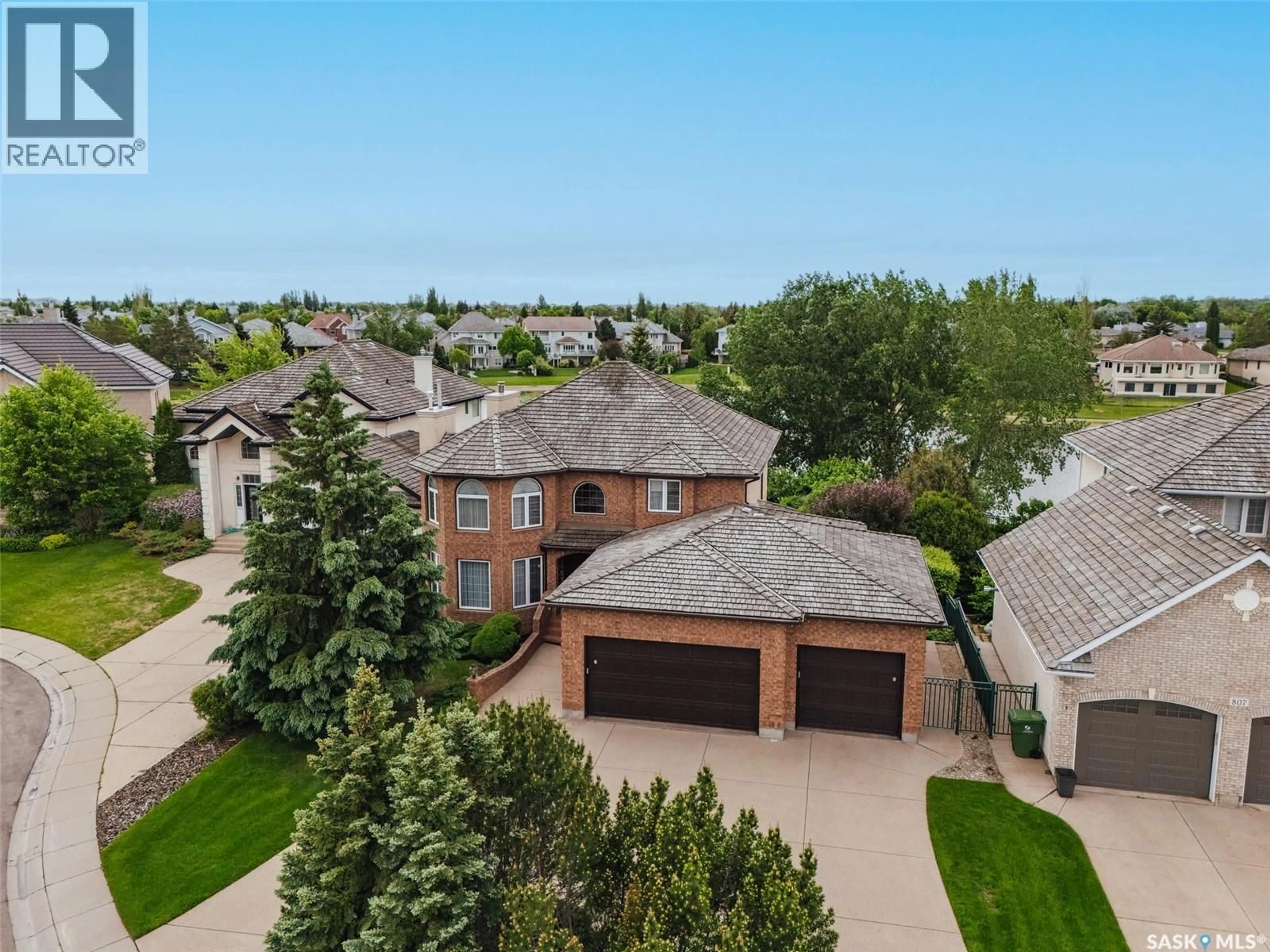 A pic from outside/outdoor area/front of a property/back of a property/a pic from drone, street for 811 BRAESIDE VIEW, Saskatoon Saskatchewan S7V1A7