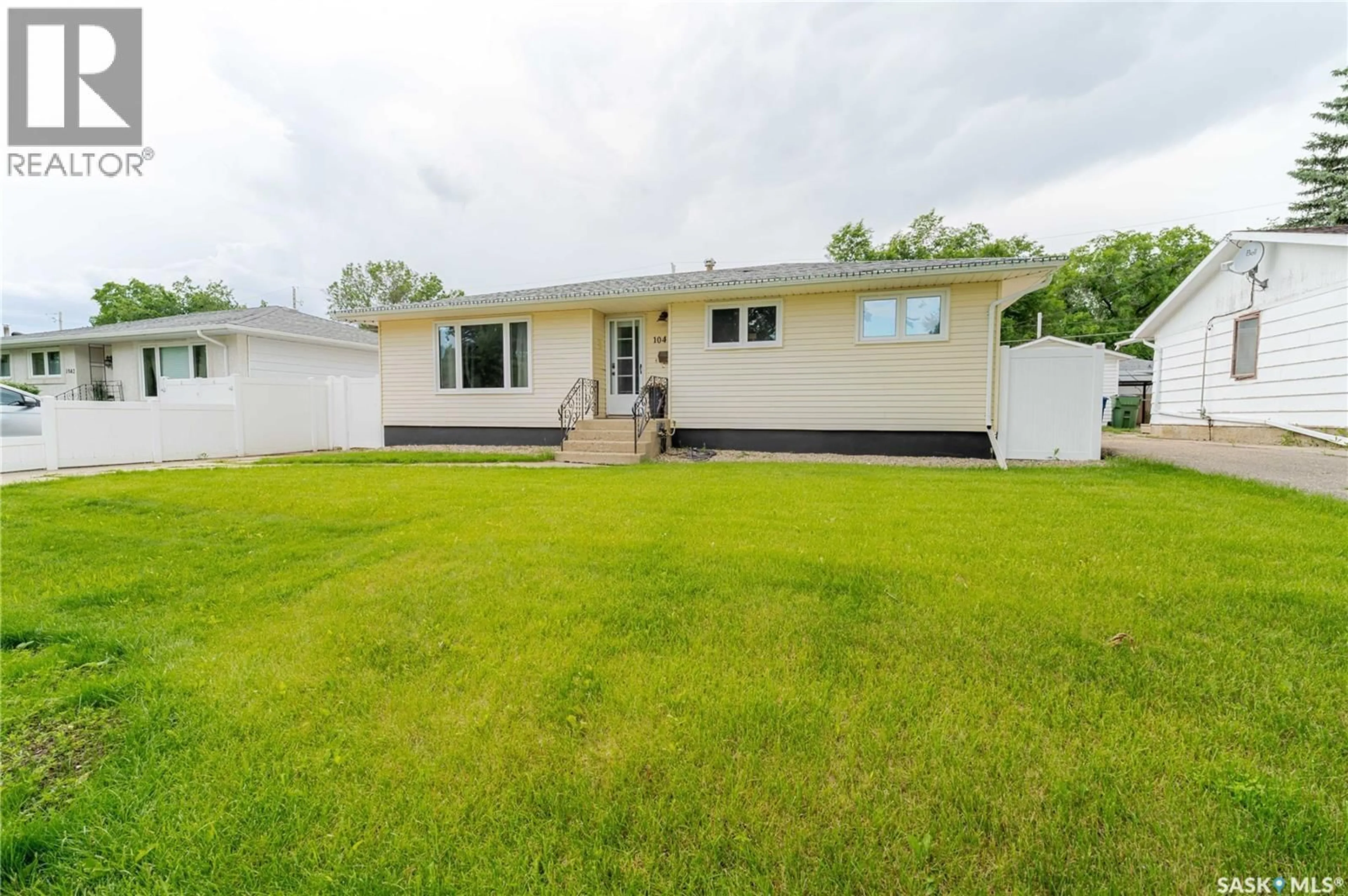 Home with vinyl exterior material, street for 1048 11TH AVENUE, Moose Jaw Saskatchewan S6H4L5