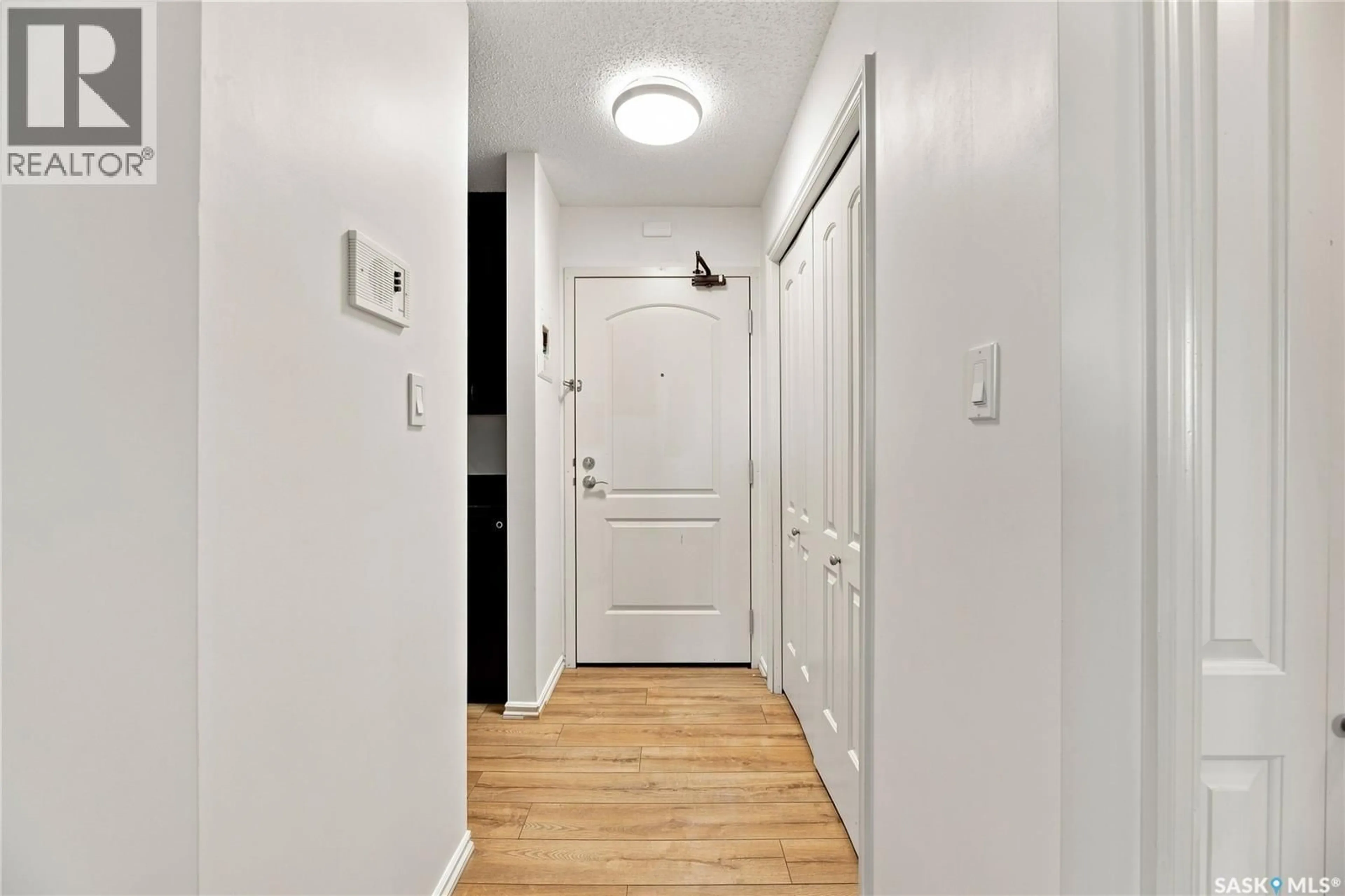 Indoor entryway for 410 2233 ST HENRY AVENUE, Saskatoon Saskatchewan S7M5K9