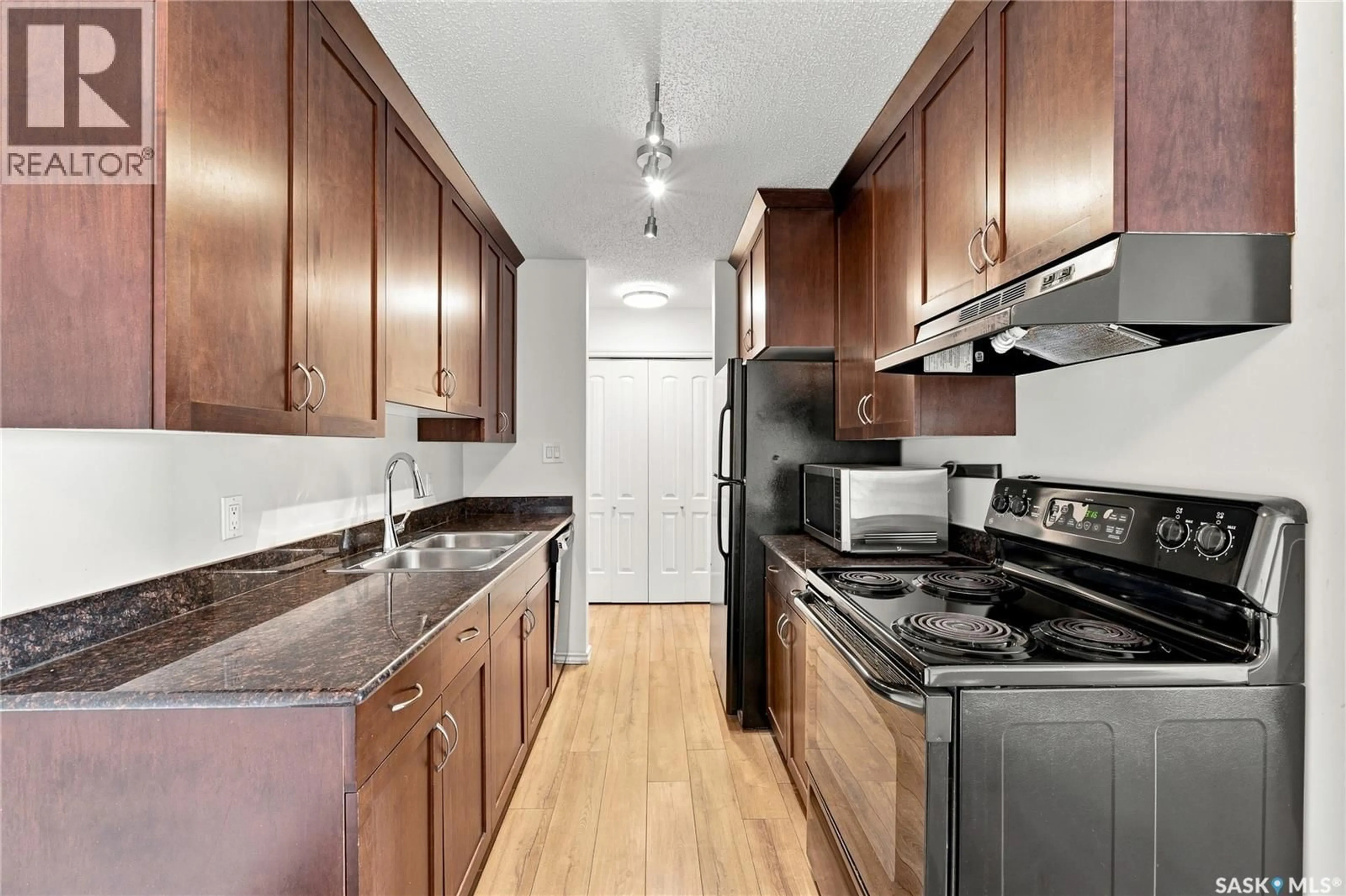 Standard kitchen, unknown for 410 2233 ST HENRY AVENUE, Saskatoon Saskatchewan S7M5K9