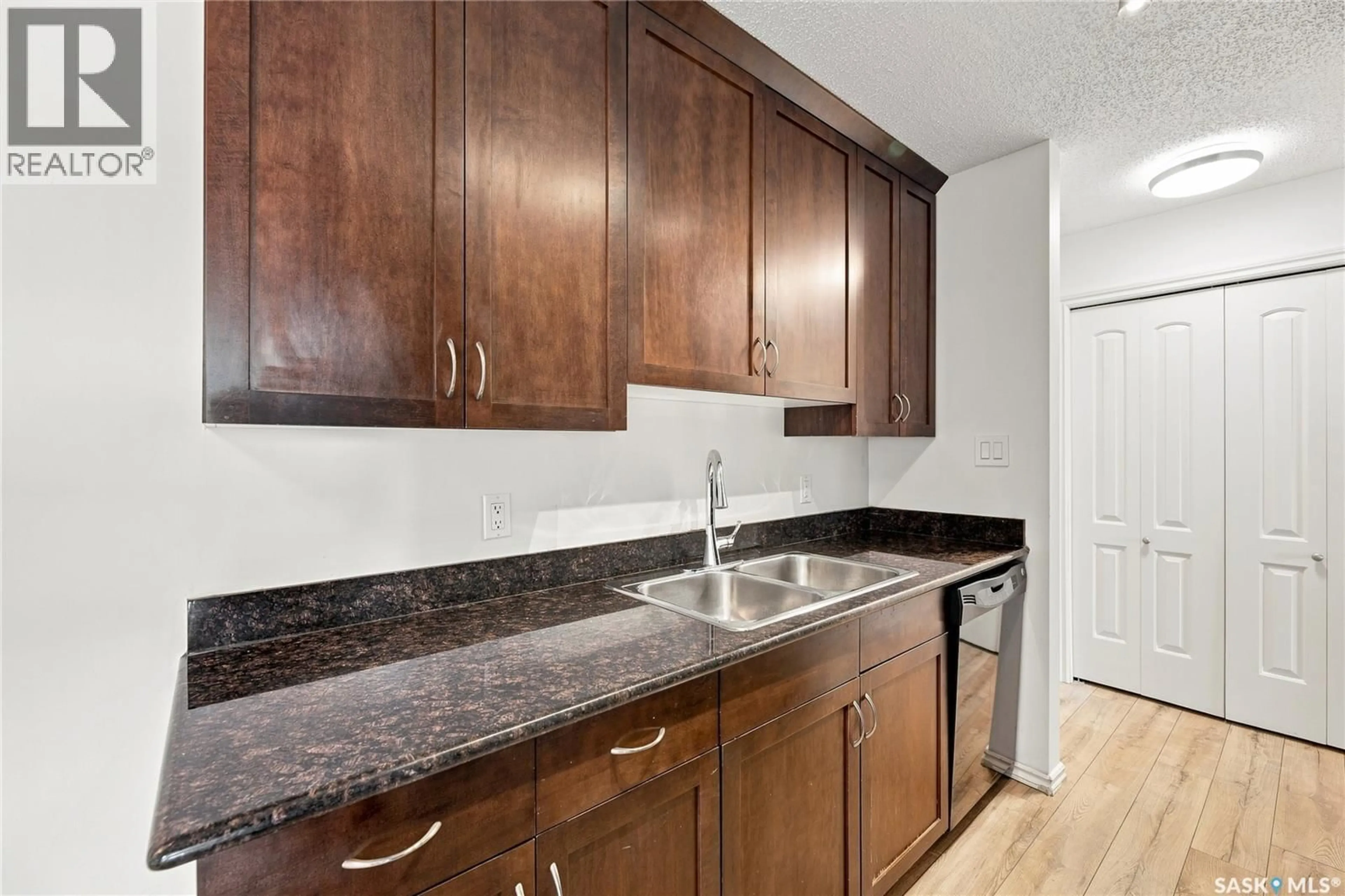 Standard kitchen, unknown for 410 2233 ST HENRY AVENUE, Saskatoon Saskatchewan S7M5K9