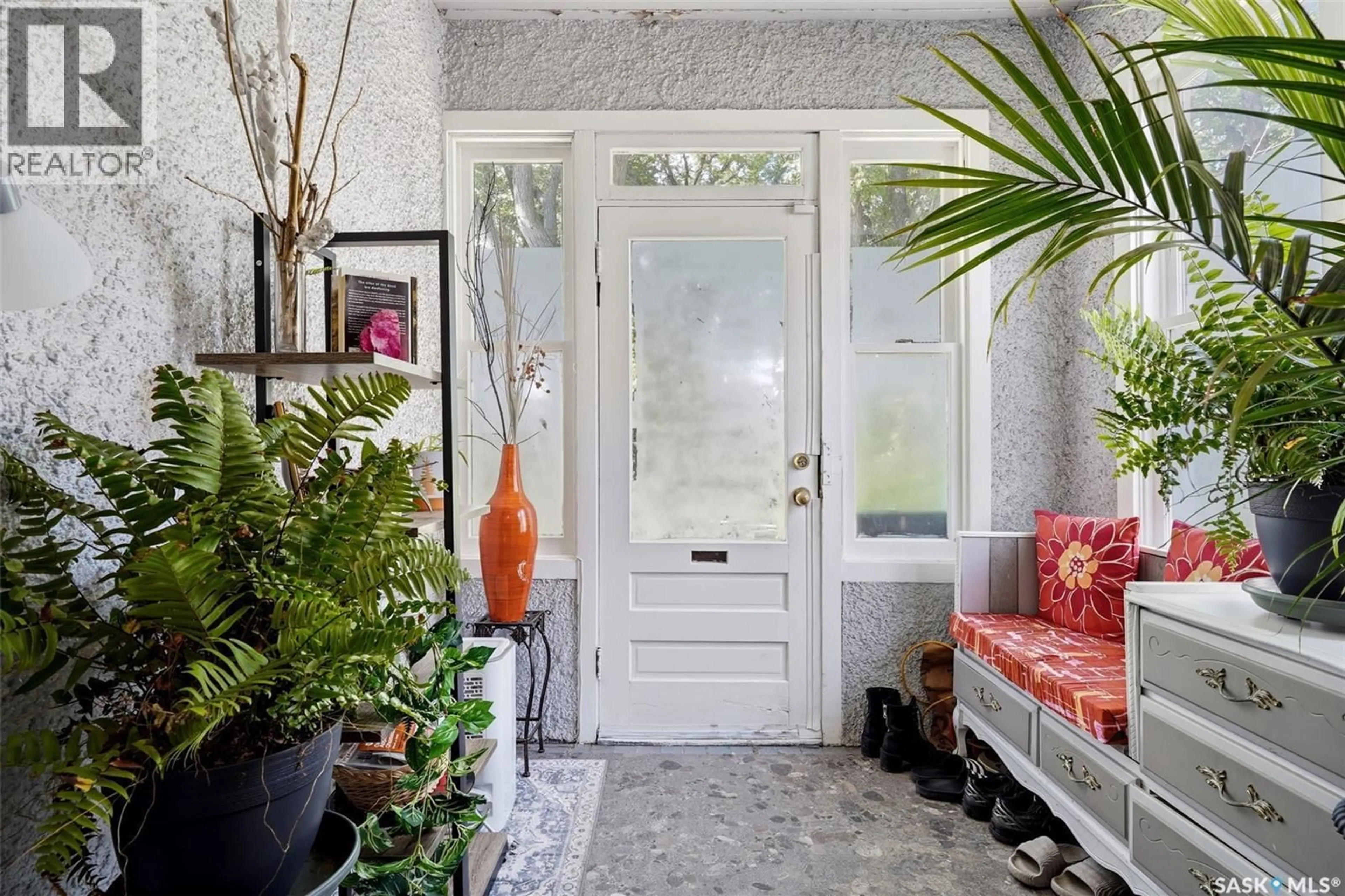 Indoor entryway for 2071 ARGYLE STREET, Regina Saskatchewan S4T3S8