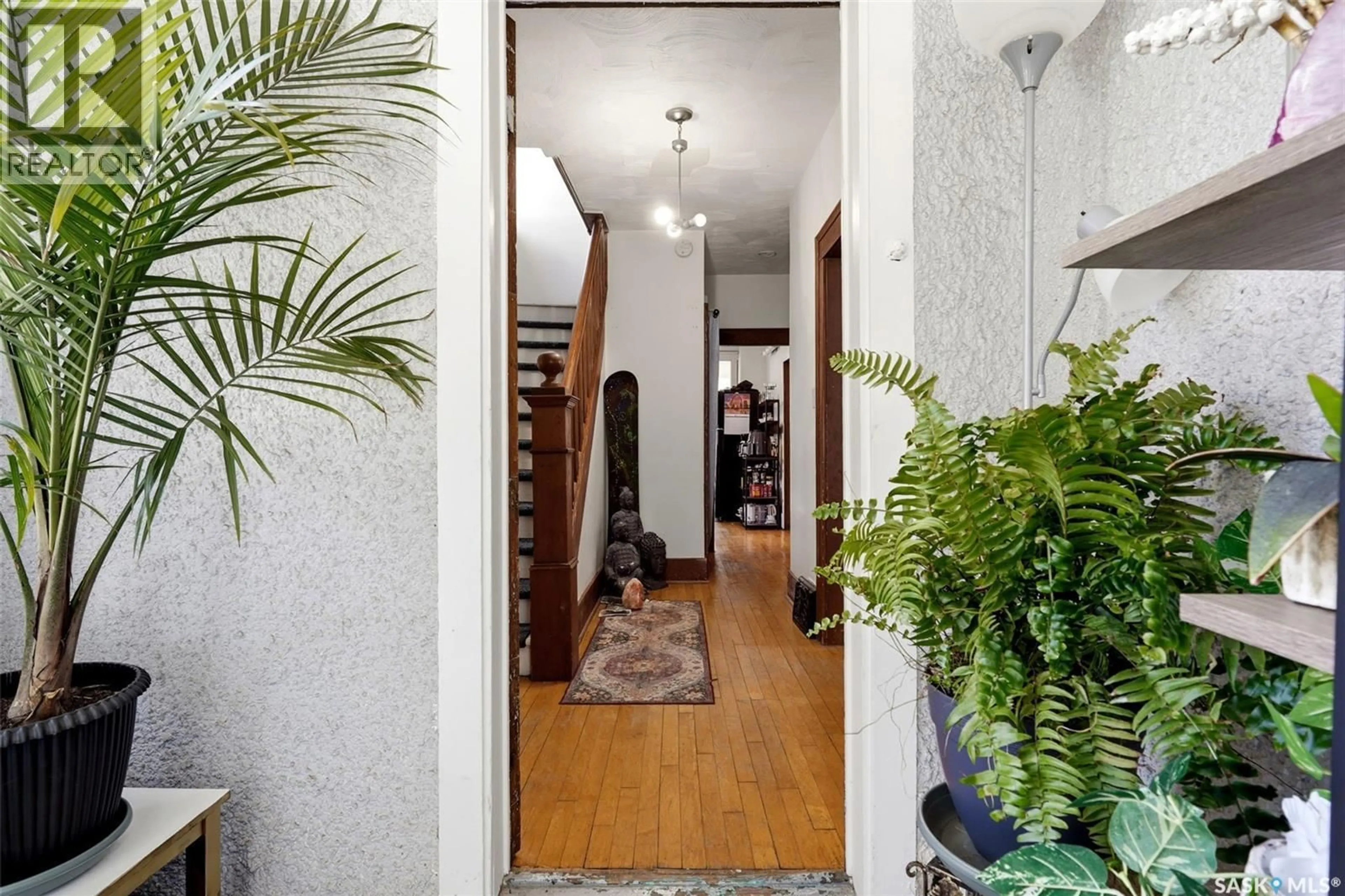 Indoor foyer for 2071 ARGYLE STREET, Regina Saskatchewan S4T3S8