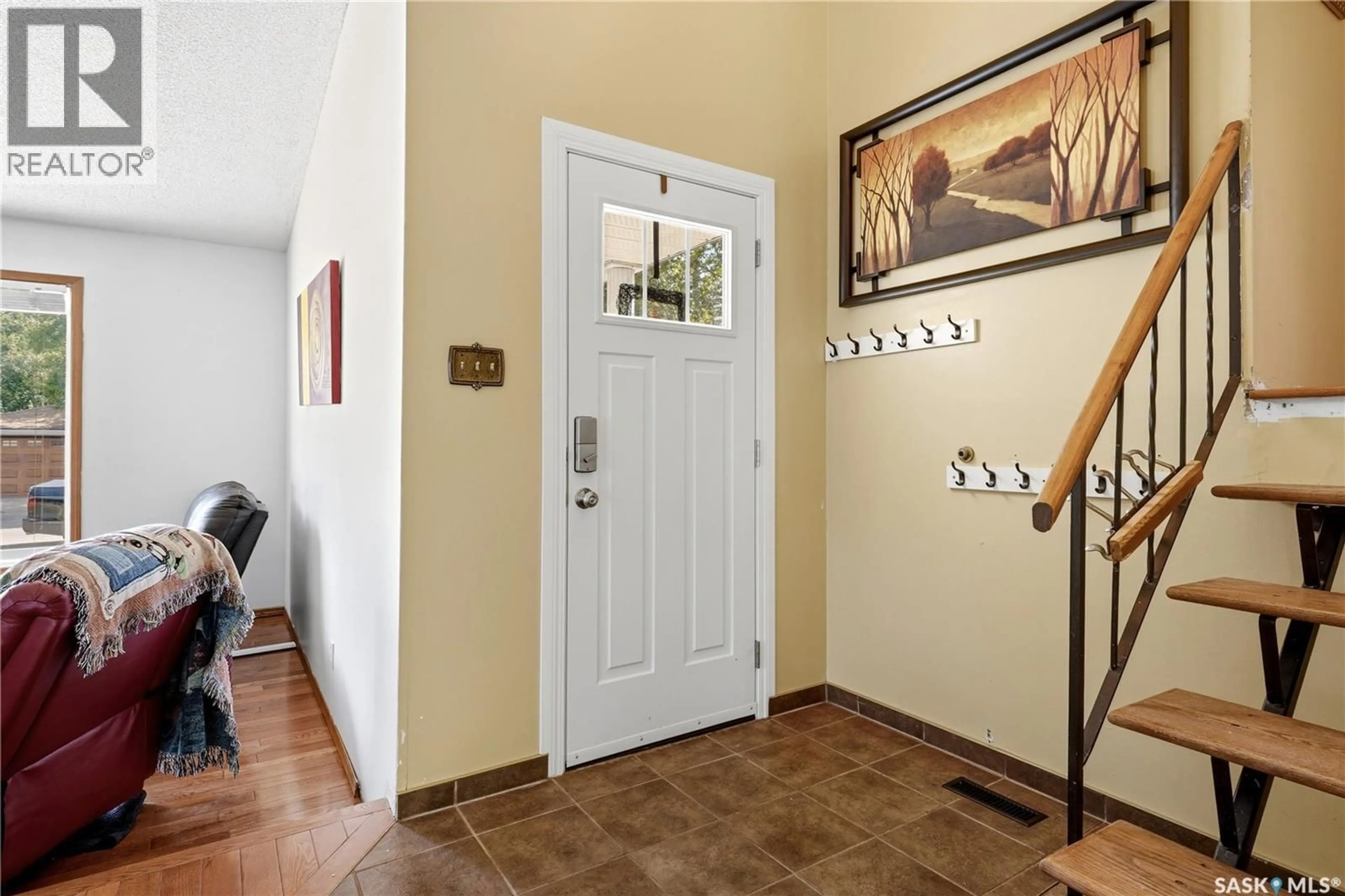 Indoor entryway for 11 MCSHERRY CRESCENT, Regina Saskatchewan S4T7B4