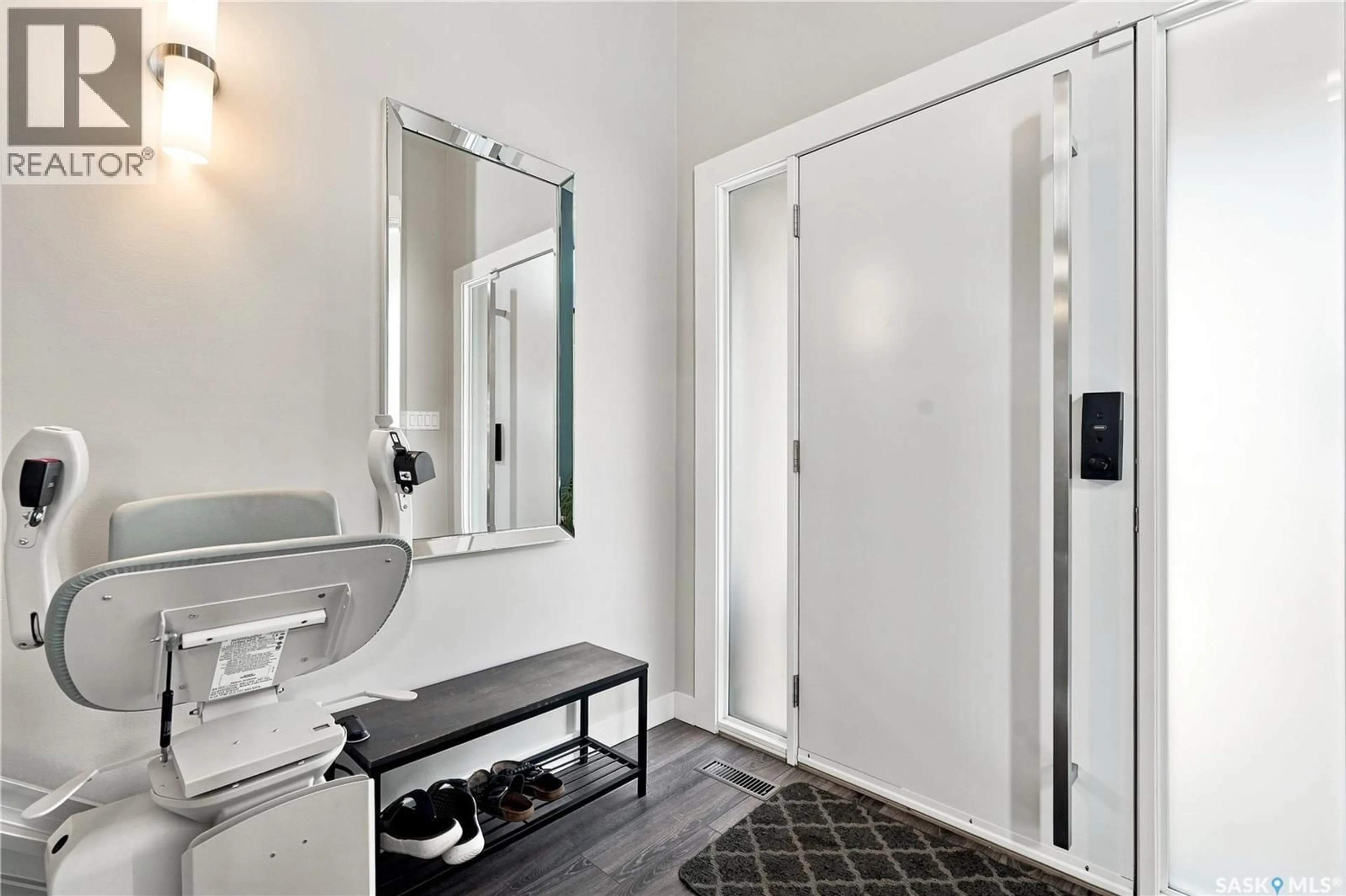 Indoor entryway for 3742 WETMORE STREET, Regina Saskatchewan S4V2B6