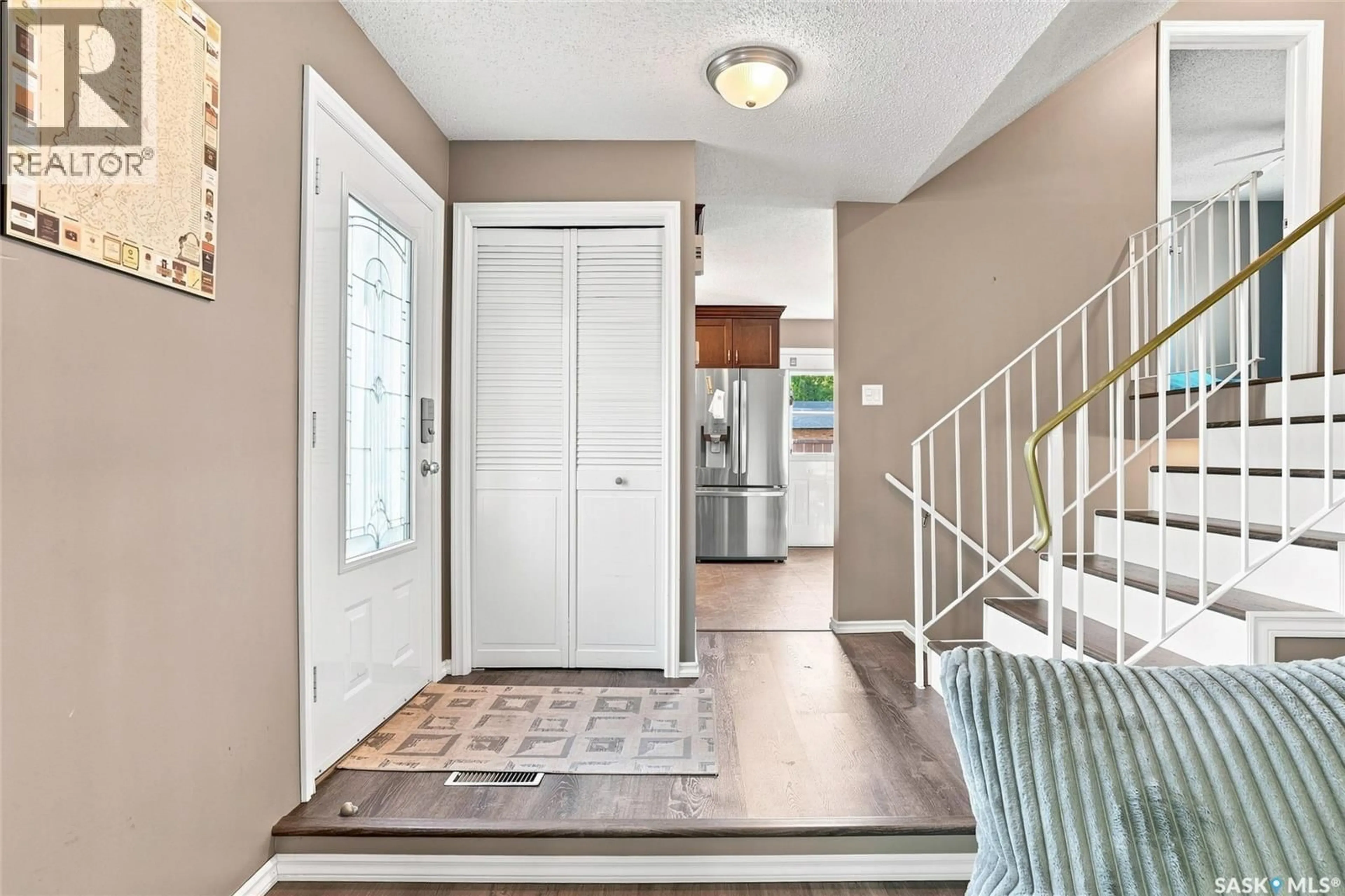 Indoor entryway for 439 TURTLE PLACE, Saskatoon Saskatchewan S7K4V9
