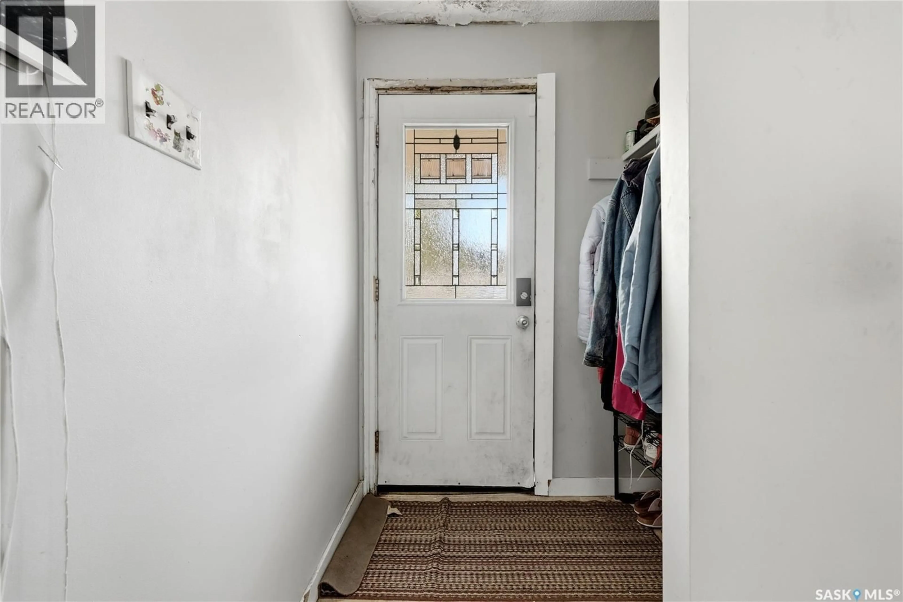 Indoor entryway for 1722 MACPHERSON AVENUE, Regina Saskatchewan S4S4C9