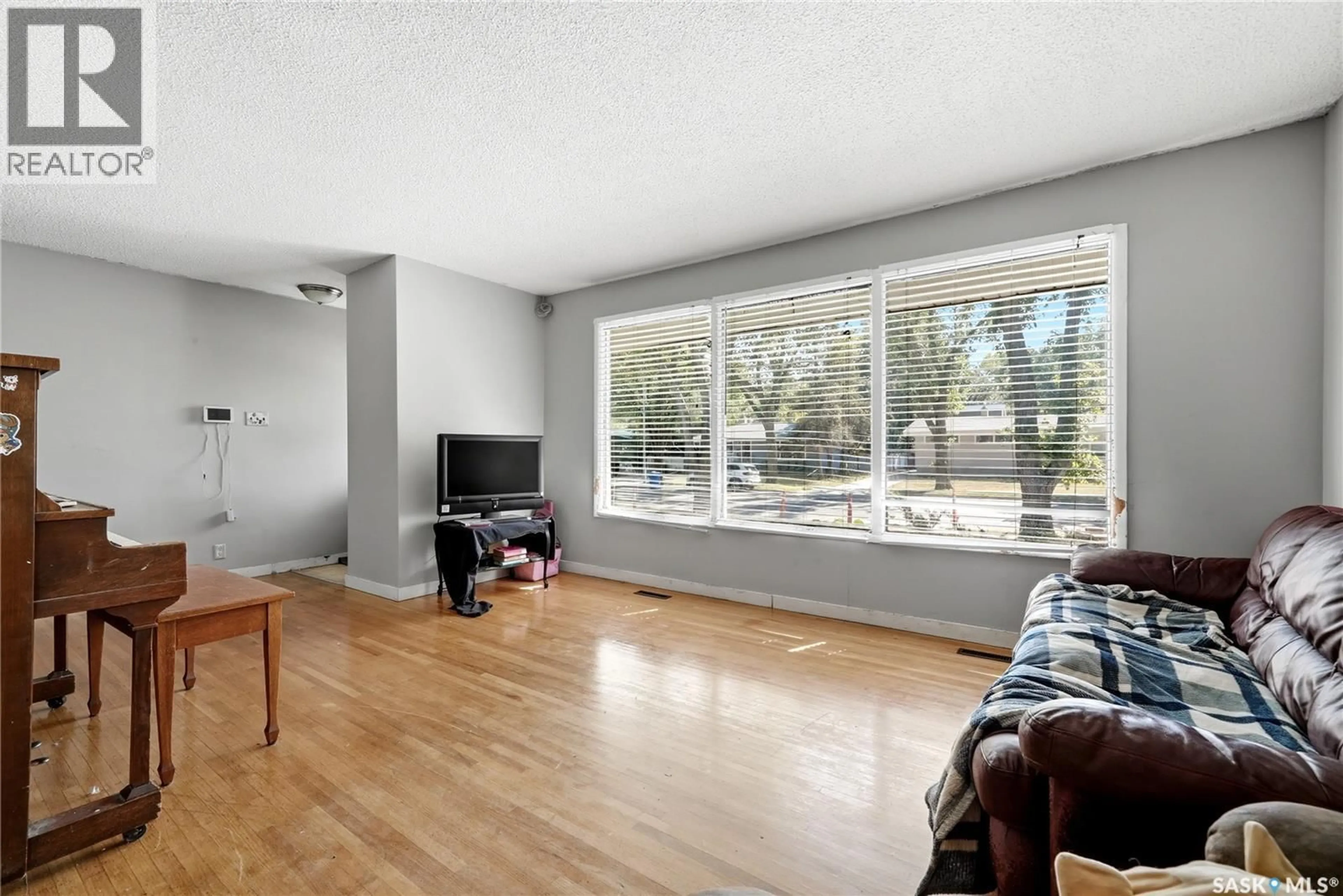 Living room with furniture, unknown for 1722 MACPHERSON AVENUE, Regina Saskatchewan S4S4C9
