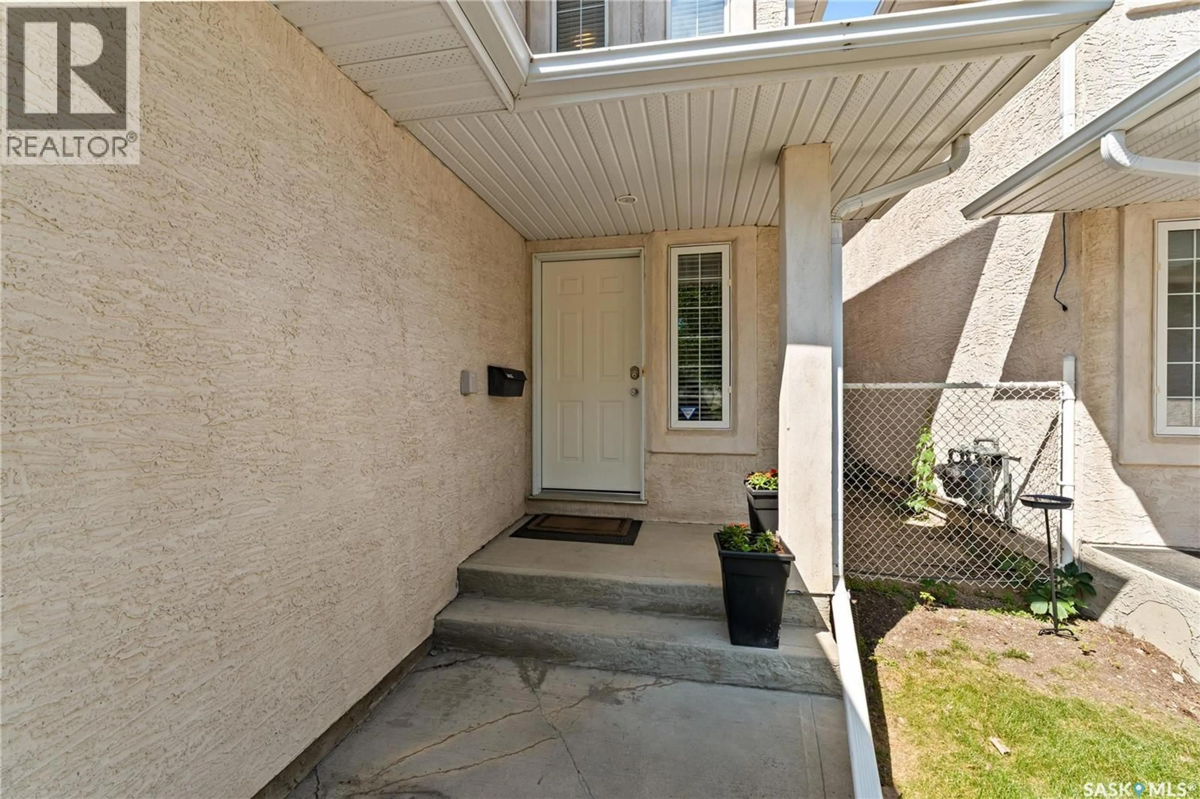 Indoor entryway for 2274 ATKINSON STREET, Regina Saskatchewan S4N7R2