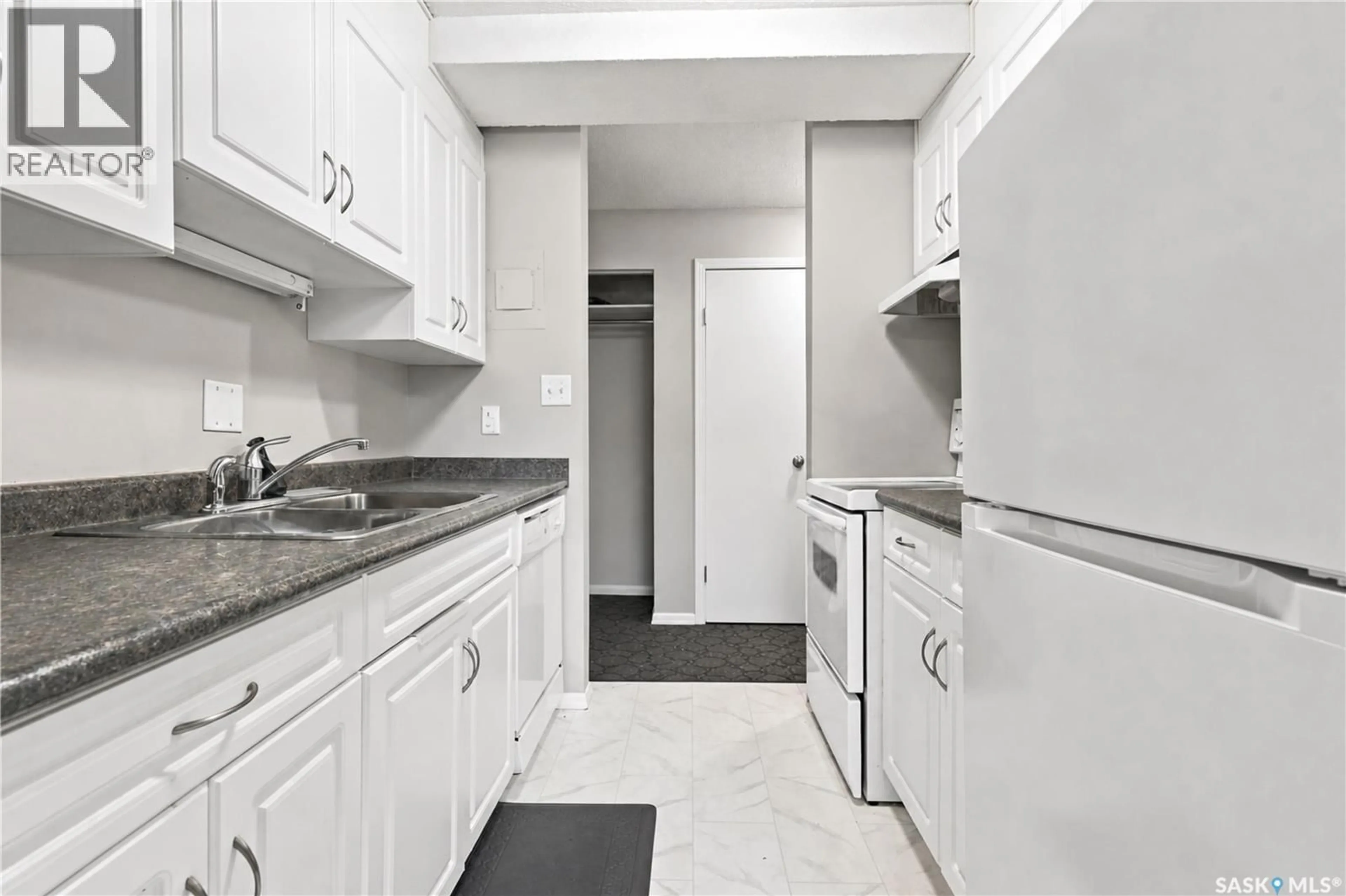 Standard kitchen, unknown for 2 111 ST LAWRENCE CRESCENT, Saskatoon Saskatchewan S7K1G7