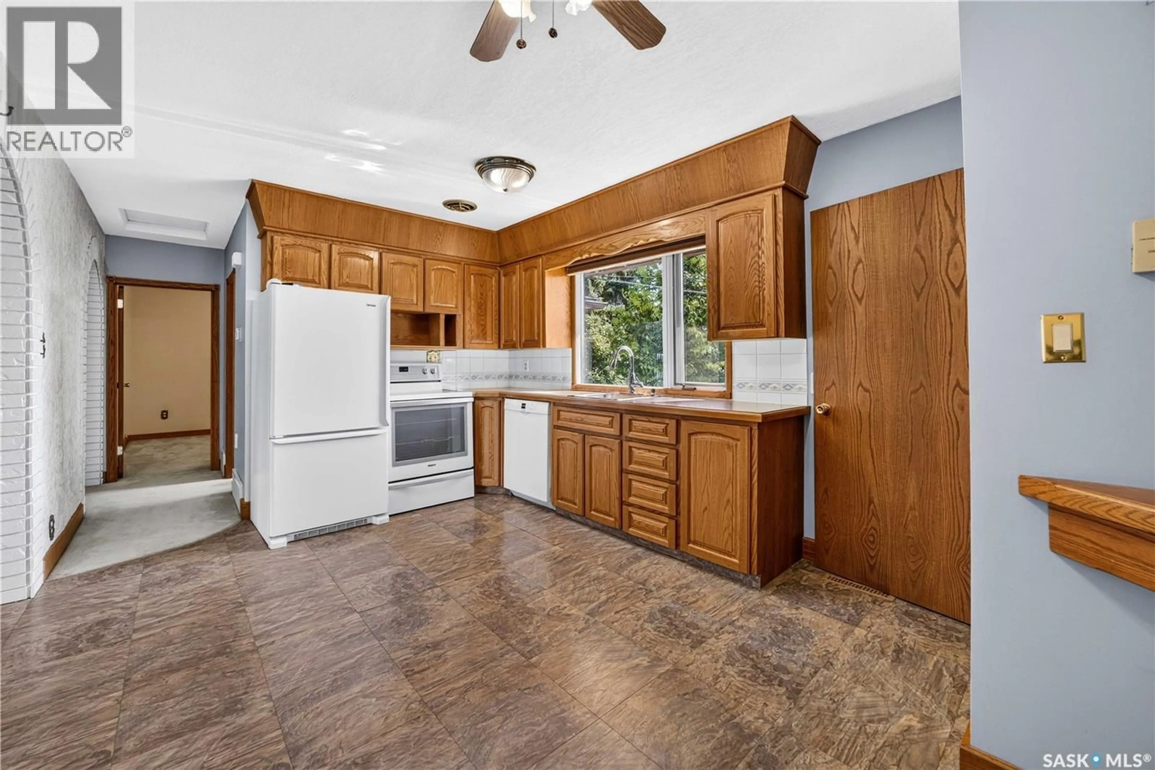 Standard kitchen, ceramic/tile floor for 27 ELLISON CRESCENT, Regina Saskatchewan S4R4V4