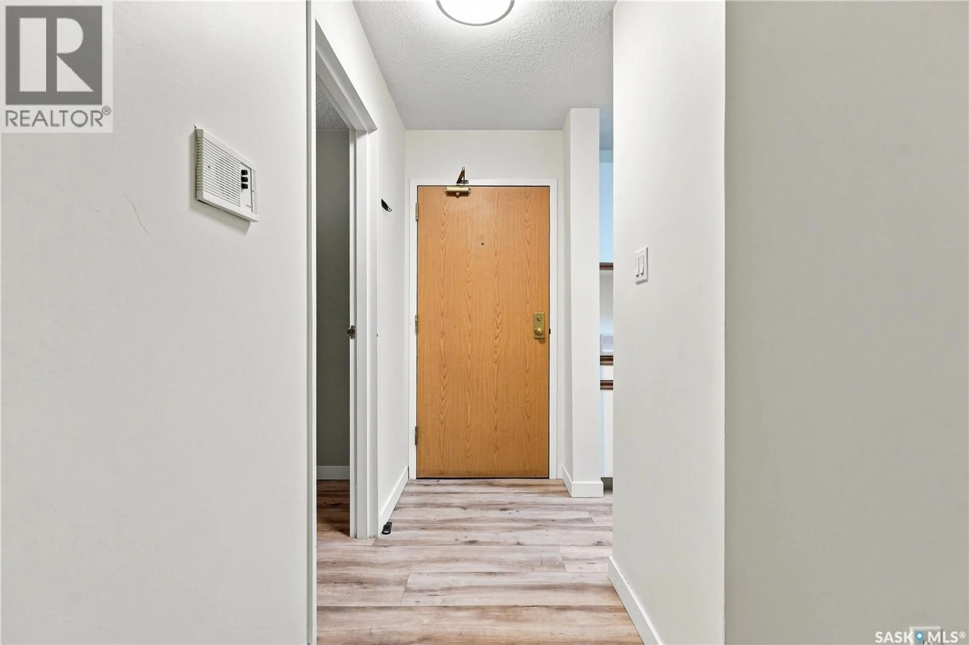 Indoor entryway for 310 - 322 STILLWATER DRIVE, Saskatoon Saskatchewan S7J4H7