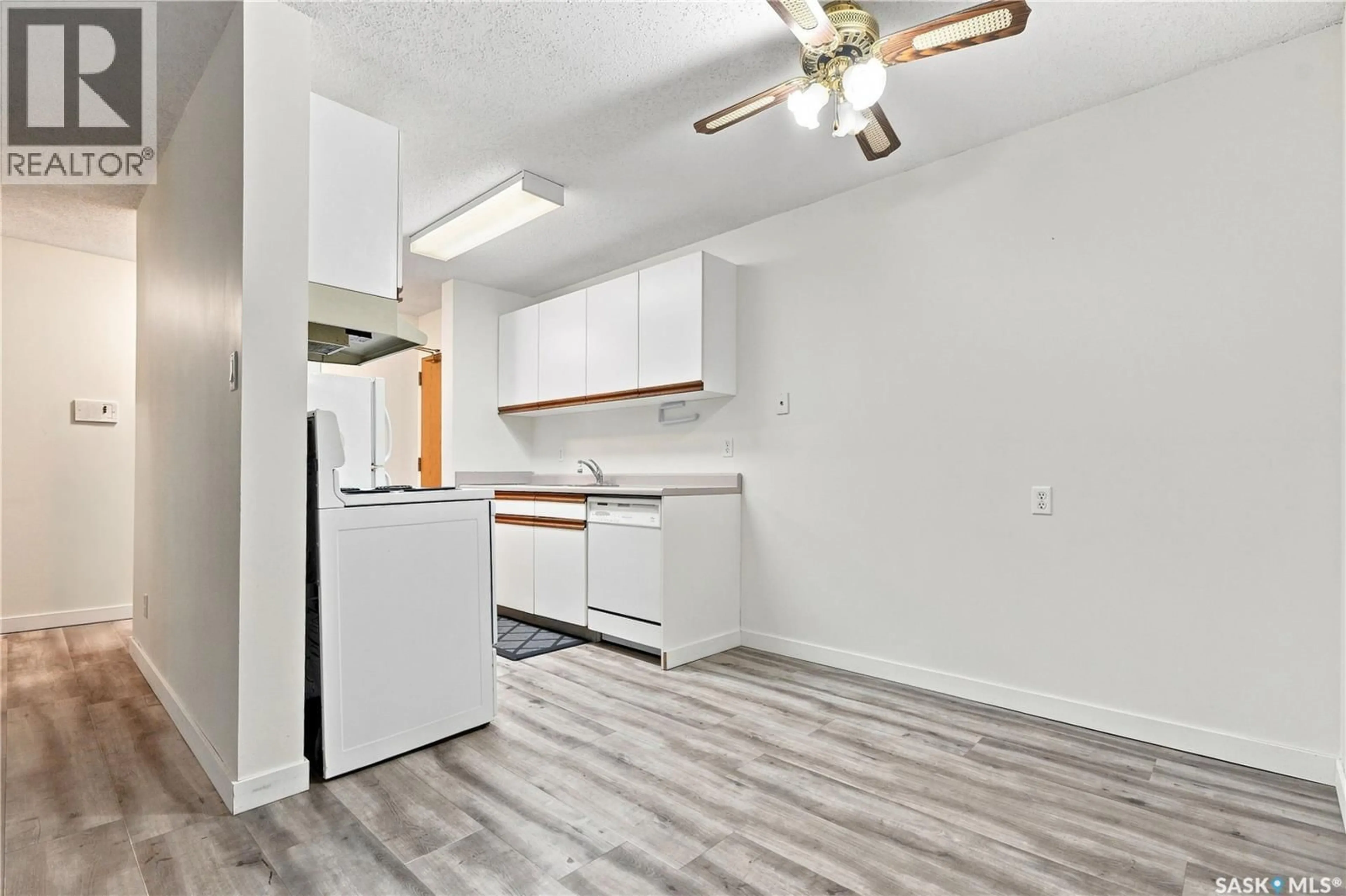 Standard kitchen, unknown for 310 - 322 STILLWATER DRIVE, Saskatoon Saskatchewan S7J4H7