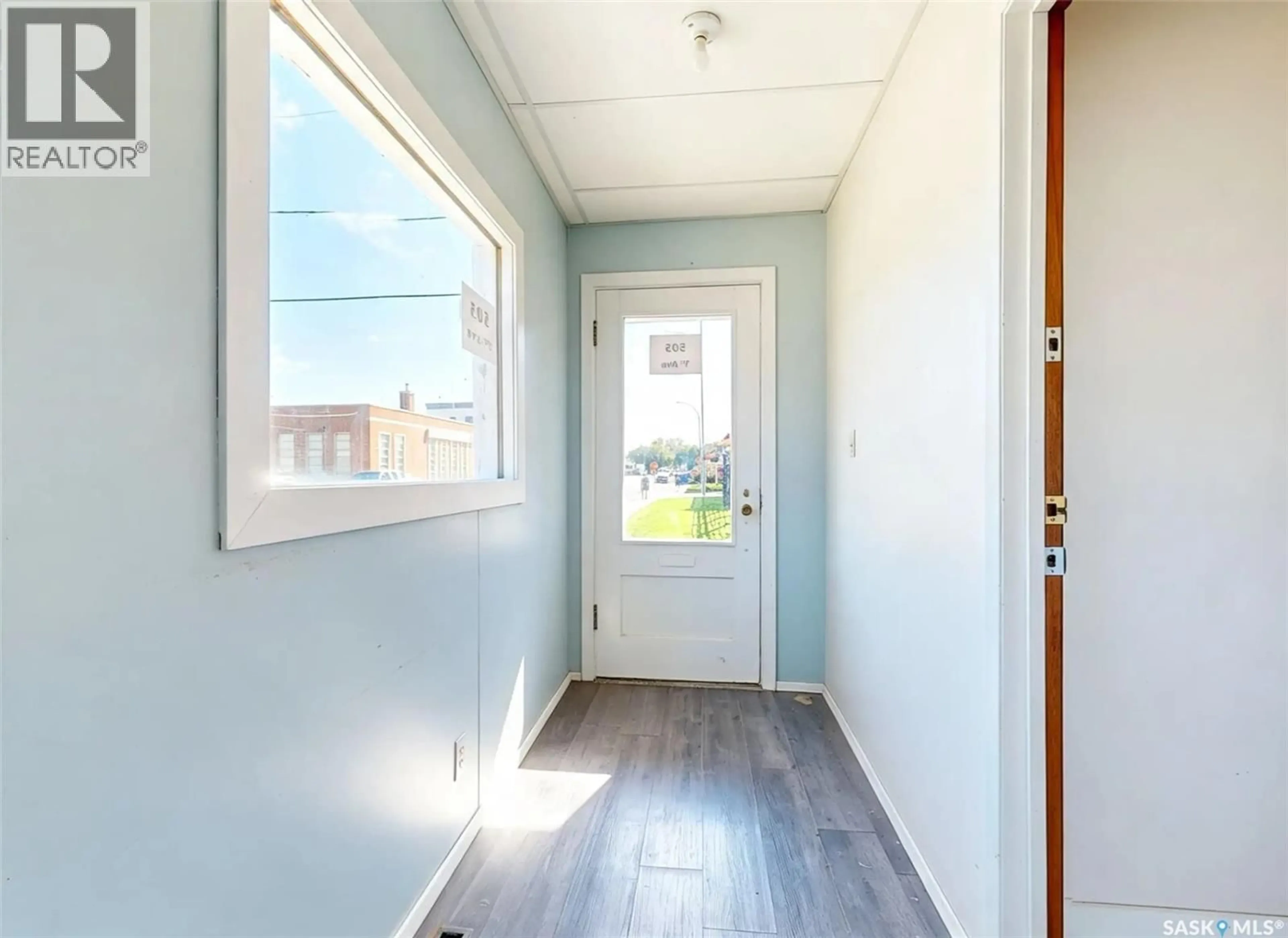 Indoor entryway for 505 1ST AVENUE, Maple Creek Saskatchewan S0N1N0