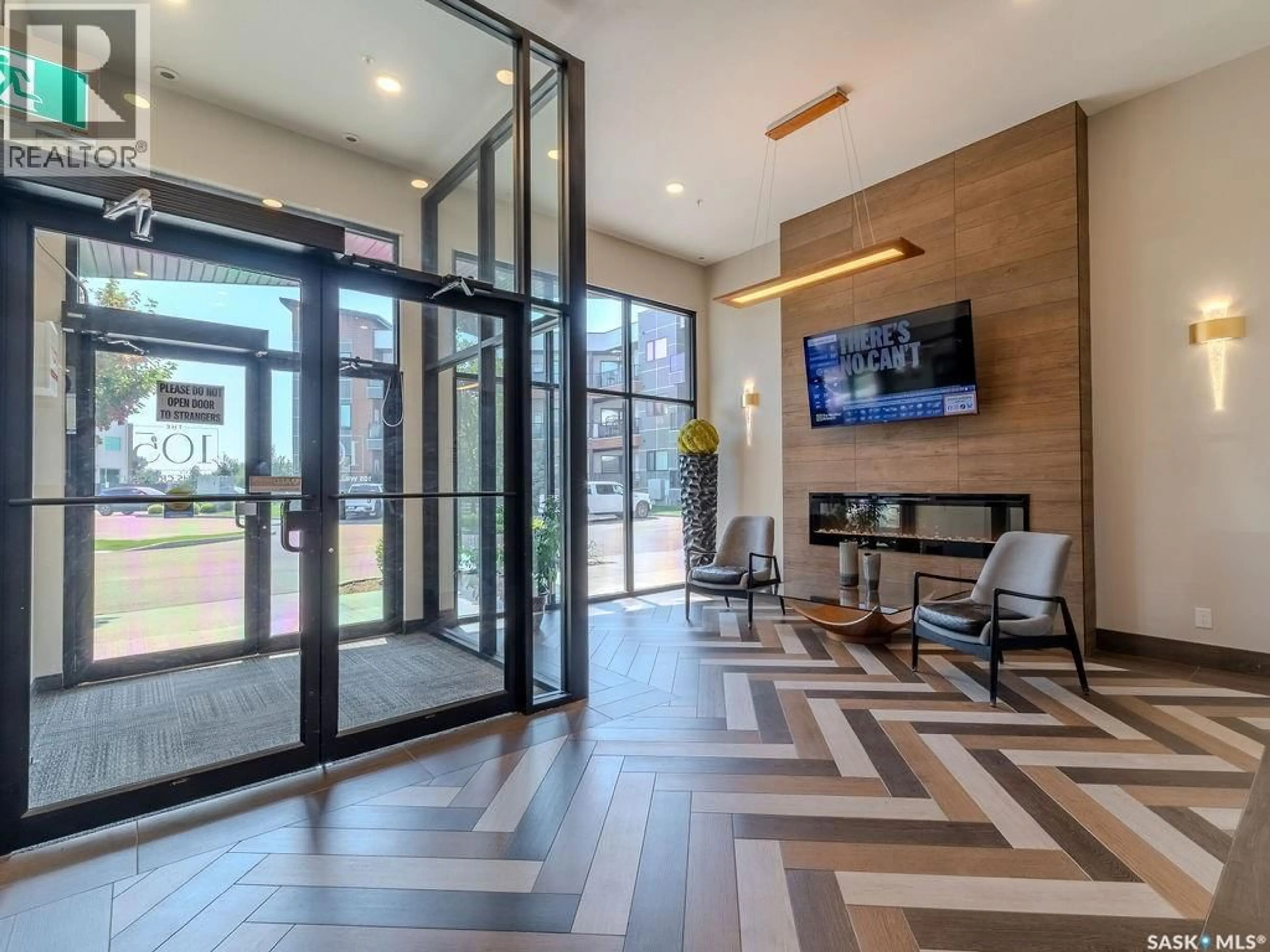 Indoor foyer for 105 - 313 WILLIS CRESCENT, Saskatoon Saskatchewan S7T0Z3