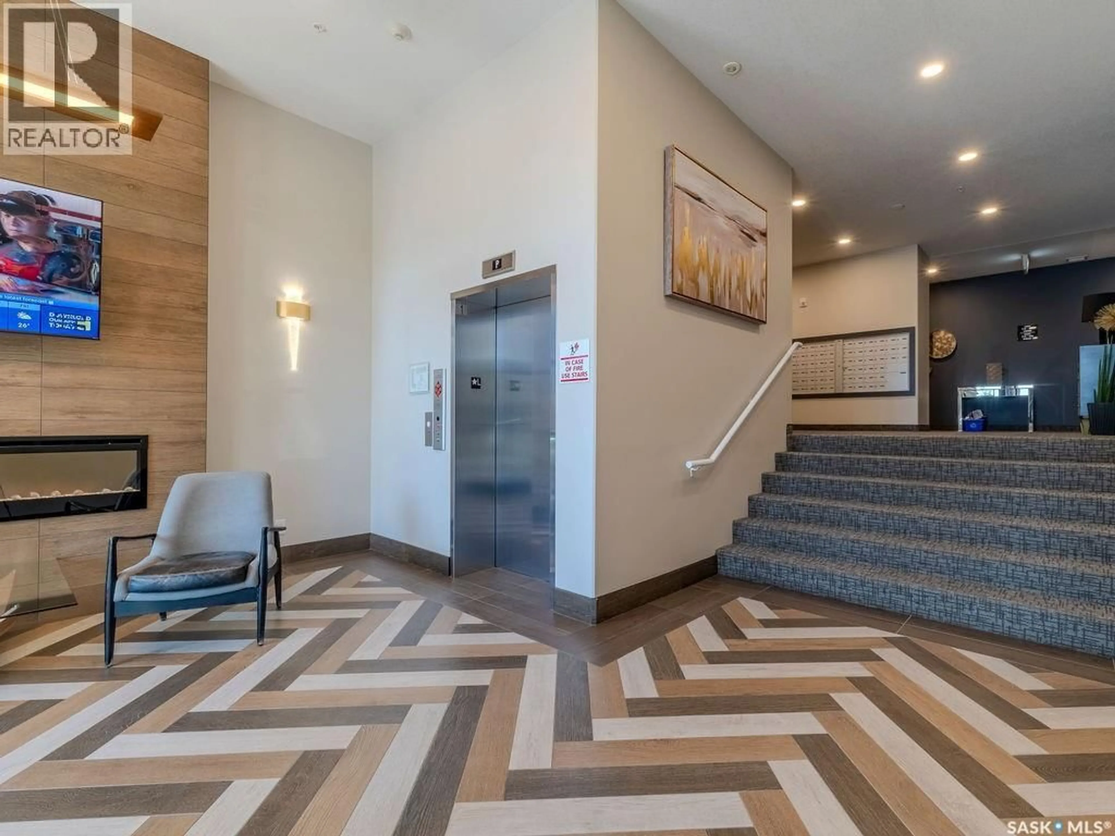 Indoor foyer for 105 - 313 WILLIS CRESCENT, Saskatoon Saskatchewan S7T0Z3