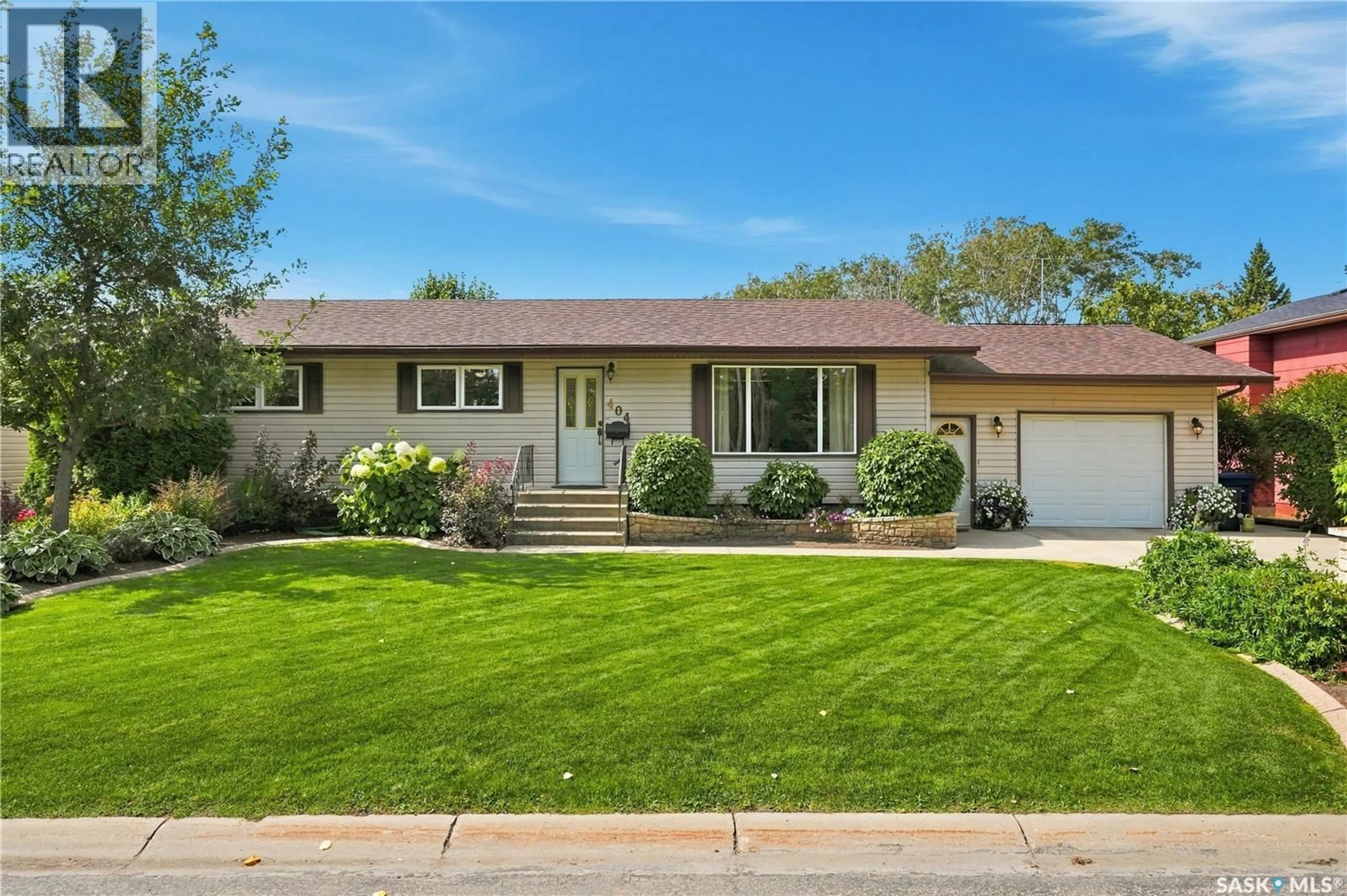 Home with vinyl exterior material, street for 404 9TH AVENUE, Rosthern Saskatchewan S0K3R0