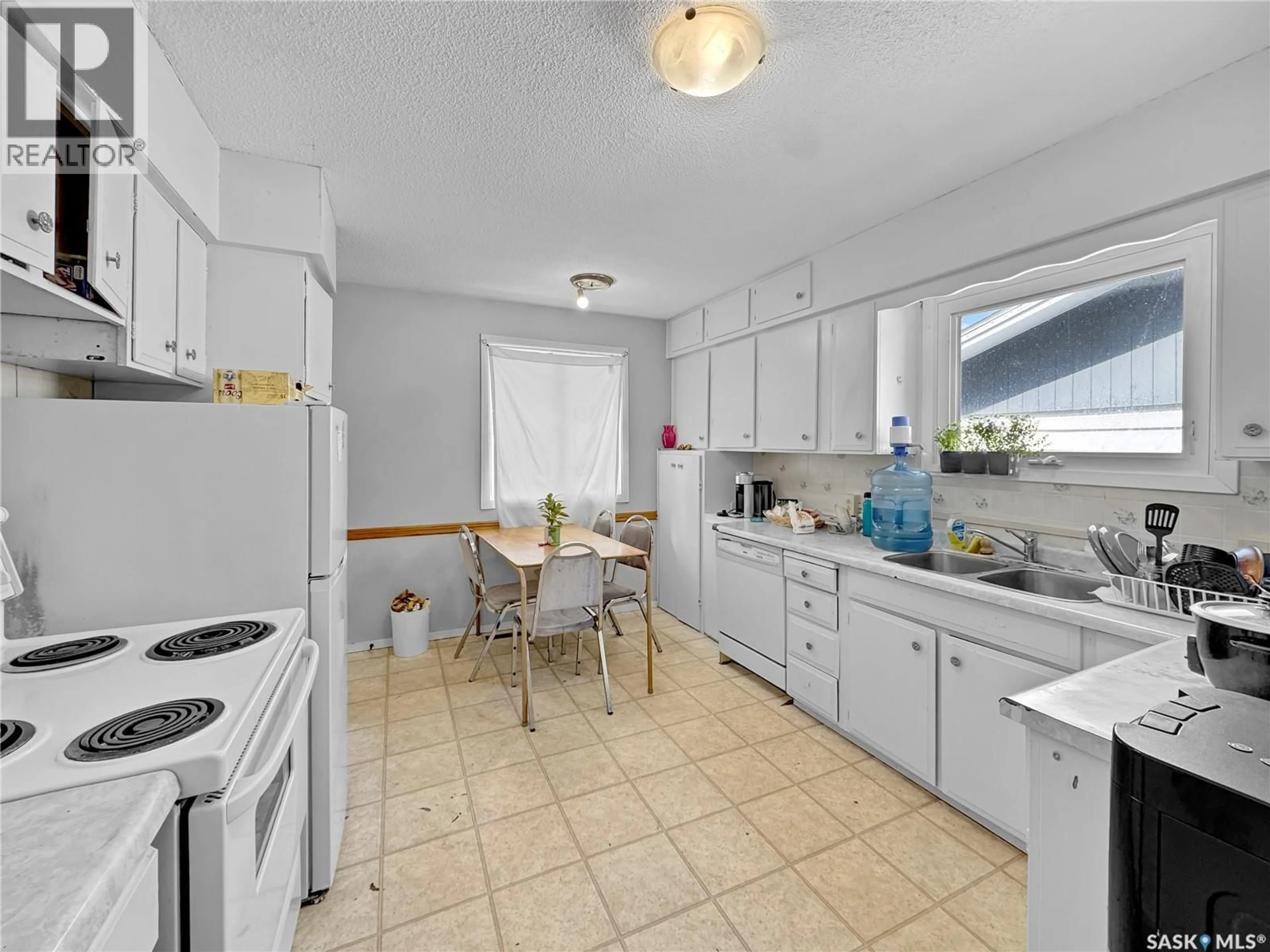Standard kitchen, unknown for 1051 109TH STREET, North Battleford Saskatchewan S9A2E3