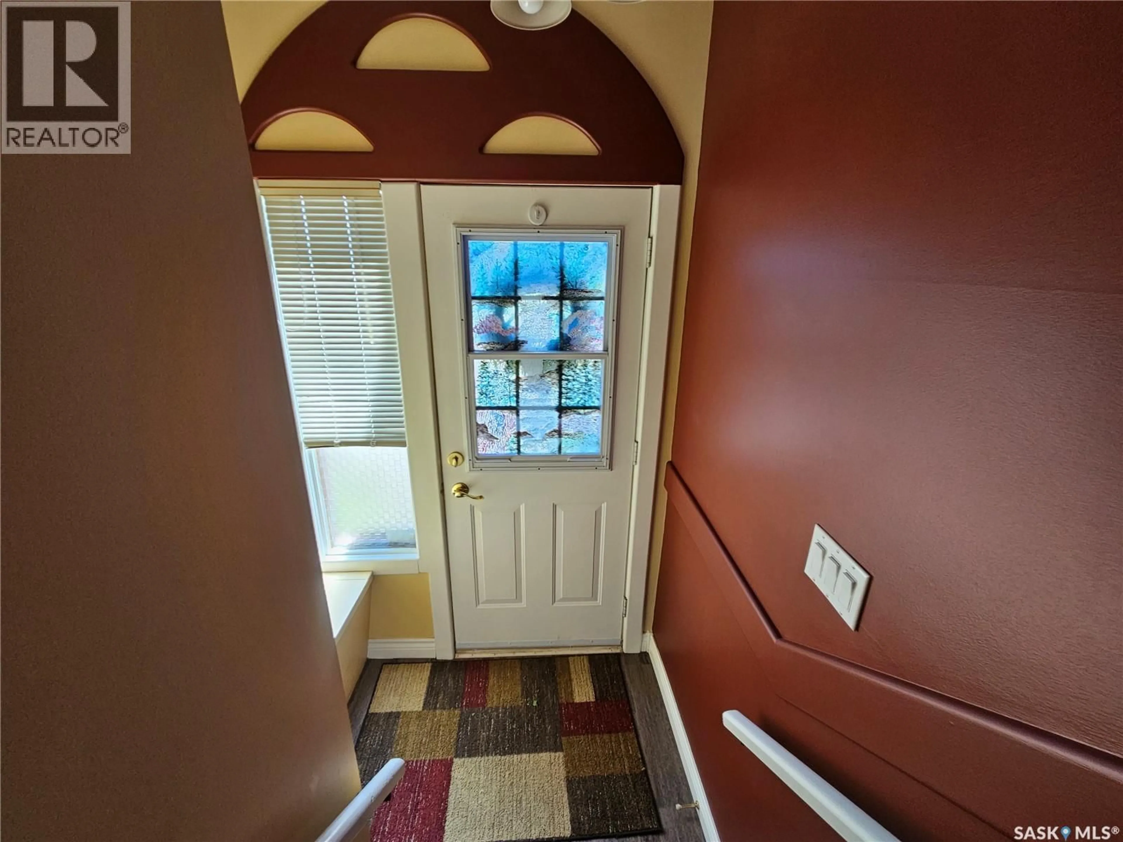 Indoor entryway for 381 ALLEN DRIVE, Swift Current Saskatchewan S9H3A4