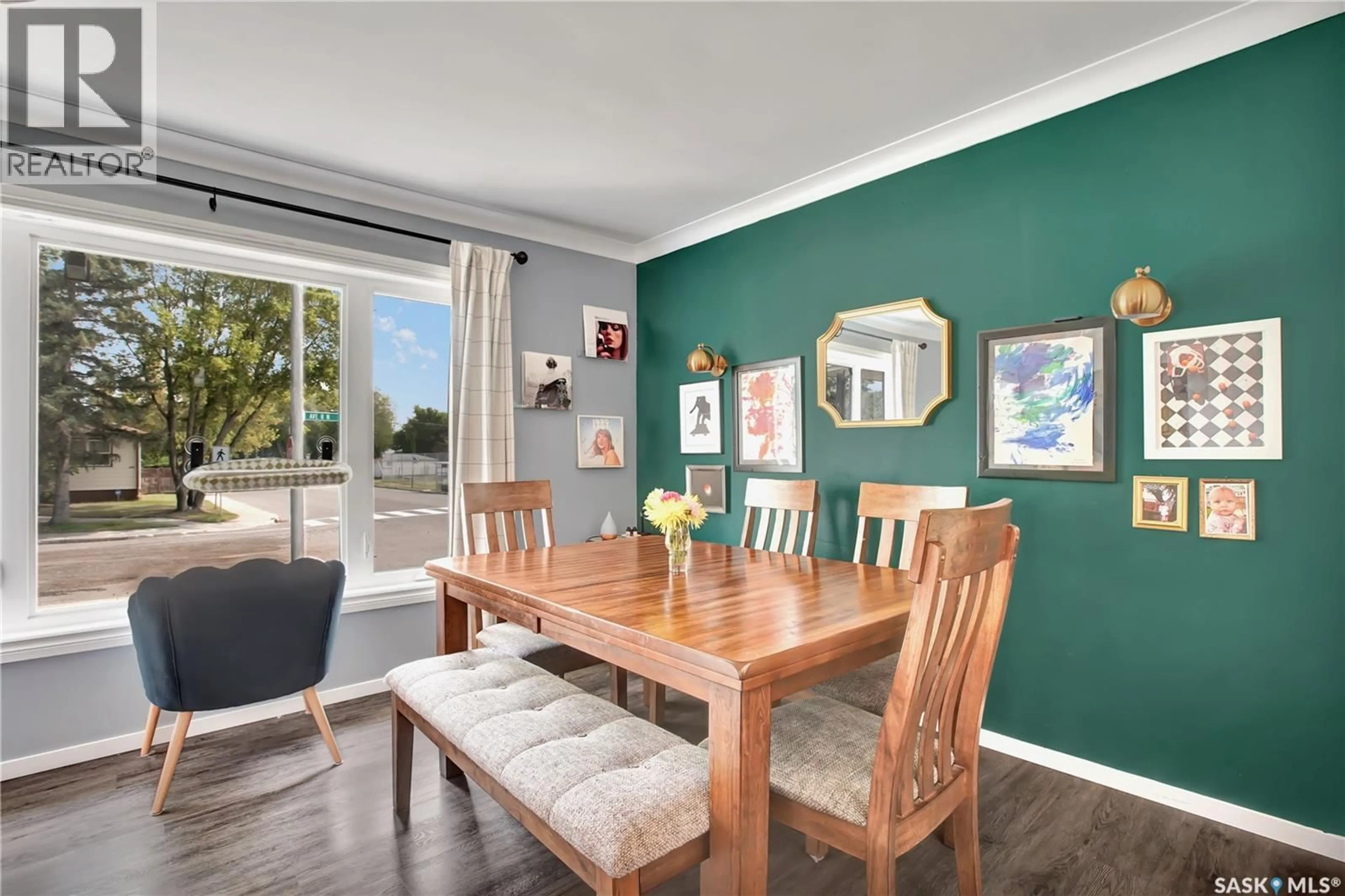 Dining room, wood/laminate floor for 401 R AVENUE, Saskatoon Saskatchewan S7L2Y8