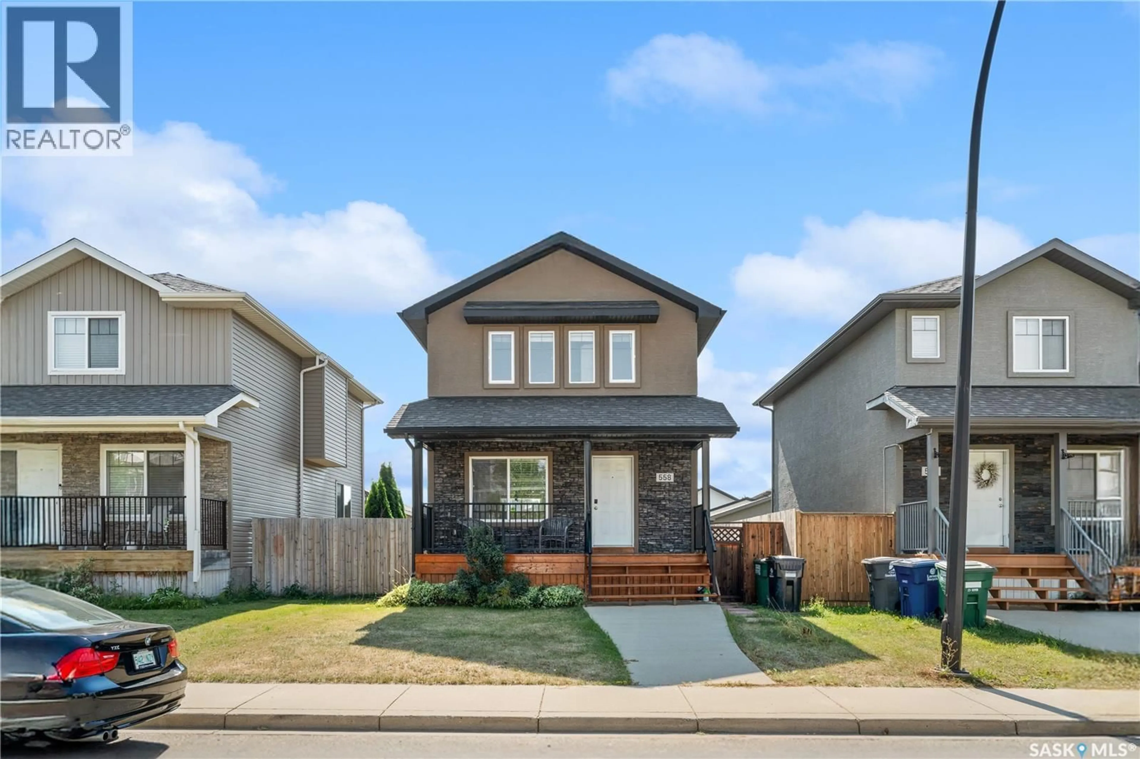 Home with vinyl exterior material, street for 558 GEARY CRESCENT, Saskatoon Saskatchewan S7R0E8