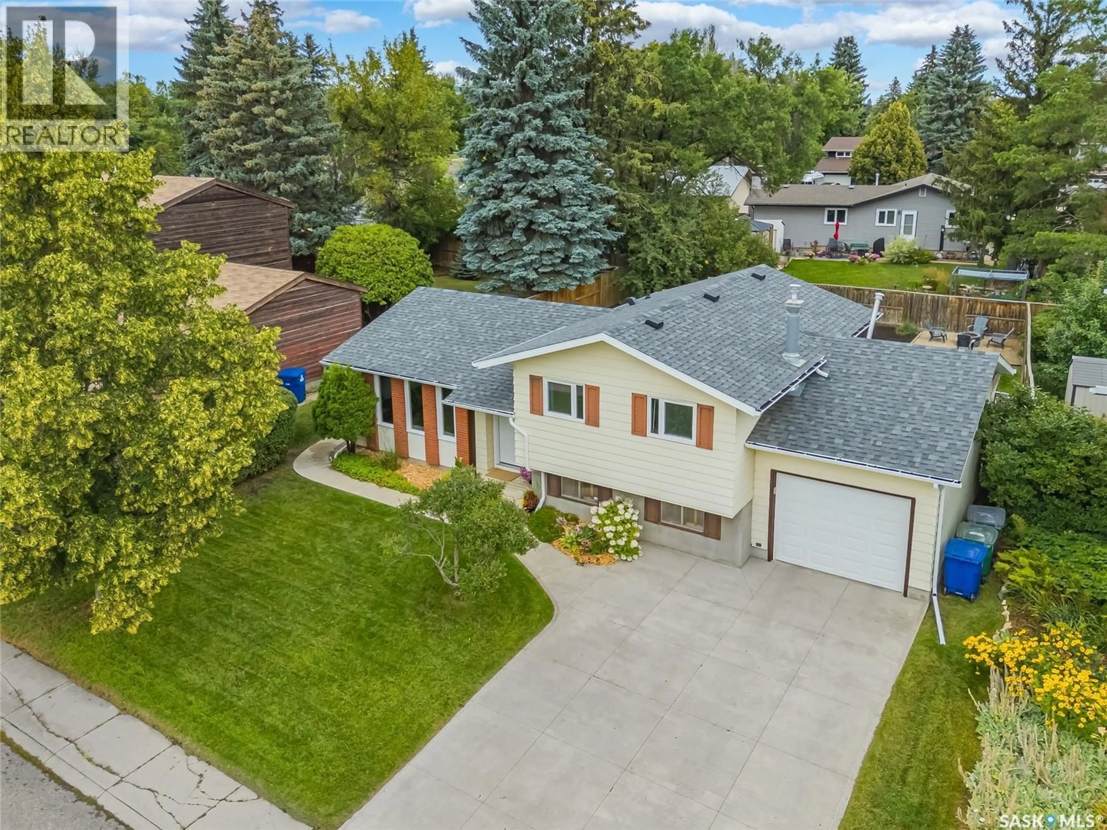 A pic from outside/outdoor area/front of a property/back of a property/a pic from drone, street for 15 DRAGAN CRESCENT, Saskatoon Saskatchewan S7H5C8