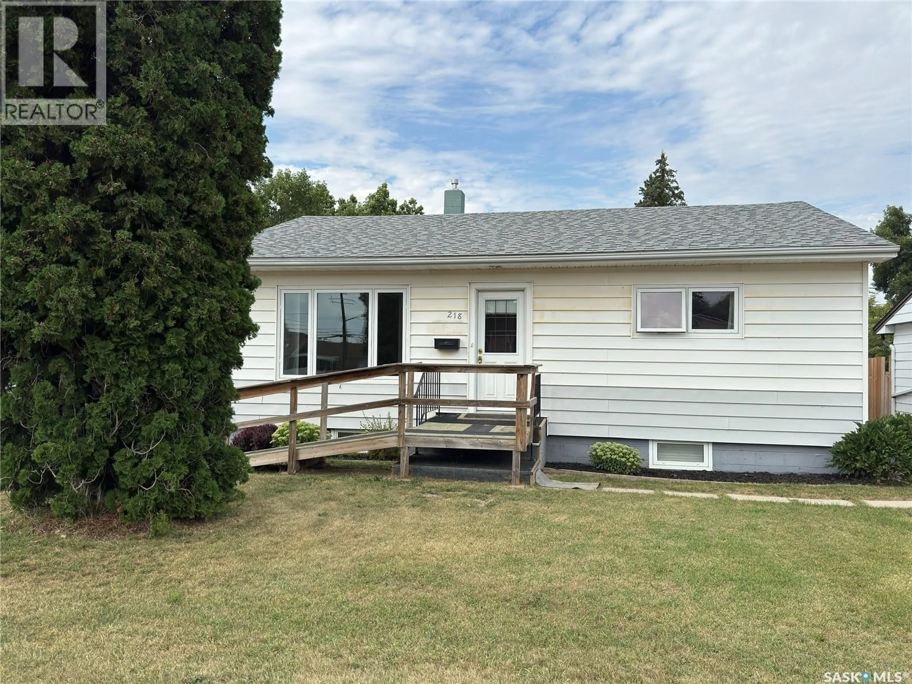 A pic from outside/outdoor area/front of a property/back of a property/a pic from drone, unknown for 218 DOWNEY STREET, Strasbourg Saskatchewan S0G4V0