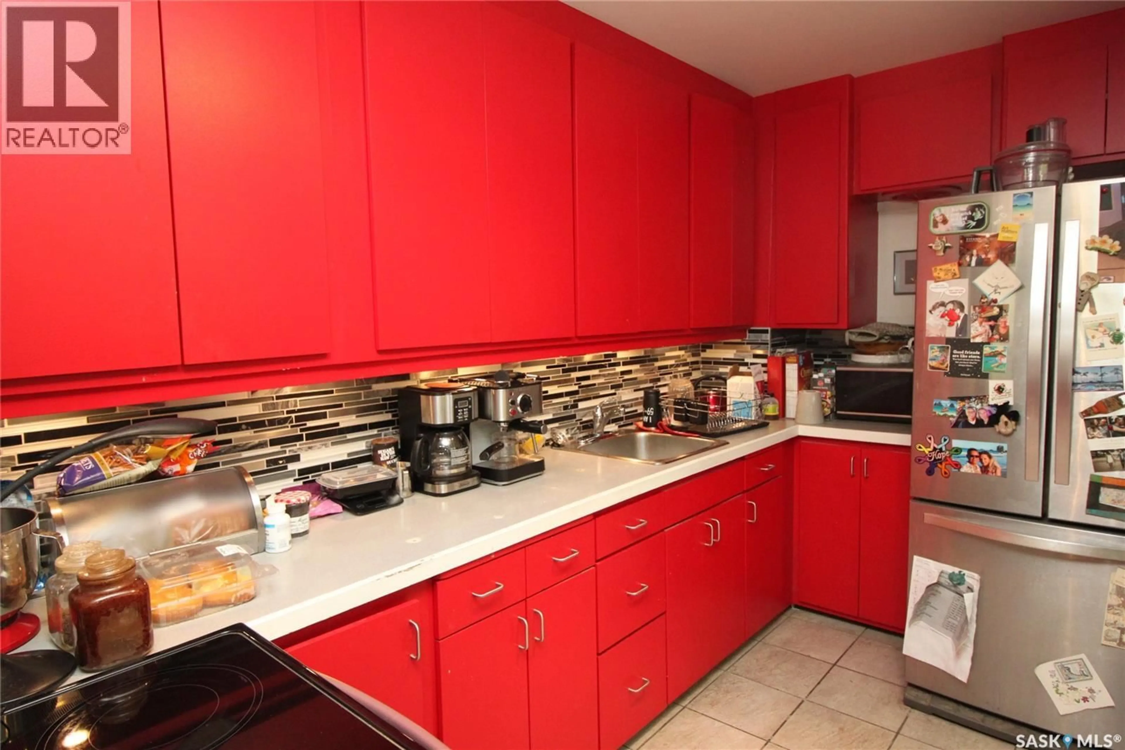 Standard kitchen, unknown for 612 7TH STREET, Saskatoon Saskatchewan S7H0X9