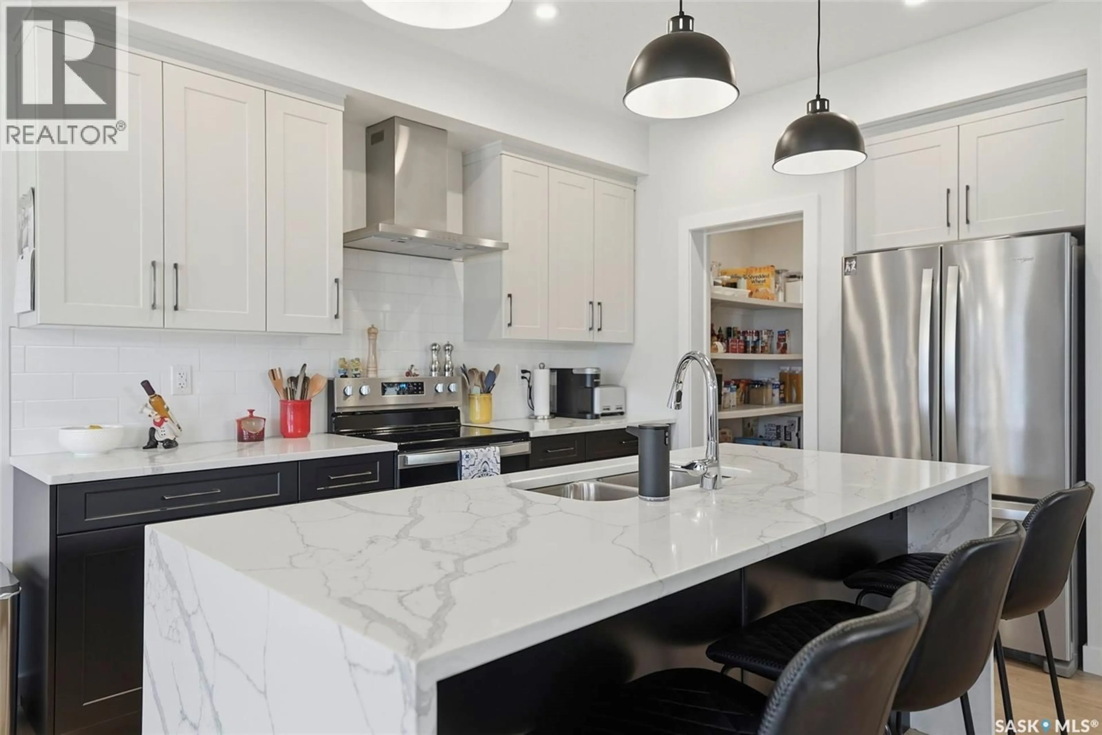 Contemporary kitchen, ceramic/tile floor for 247 PRASAD MANOR, Saskatoon Saskatchewan S7V1L5