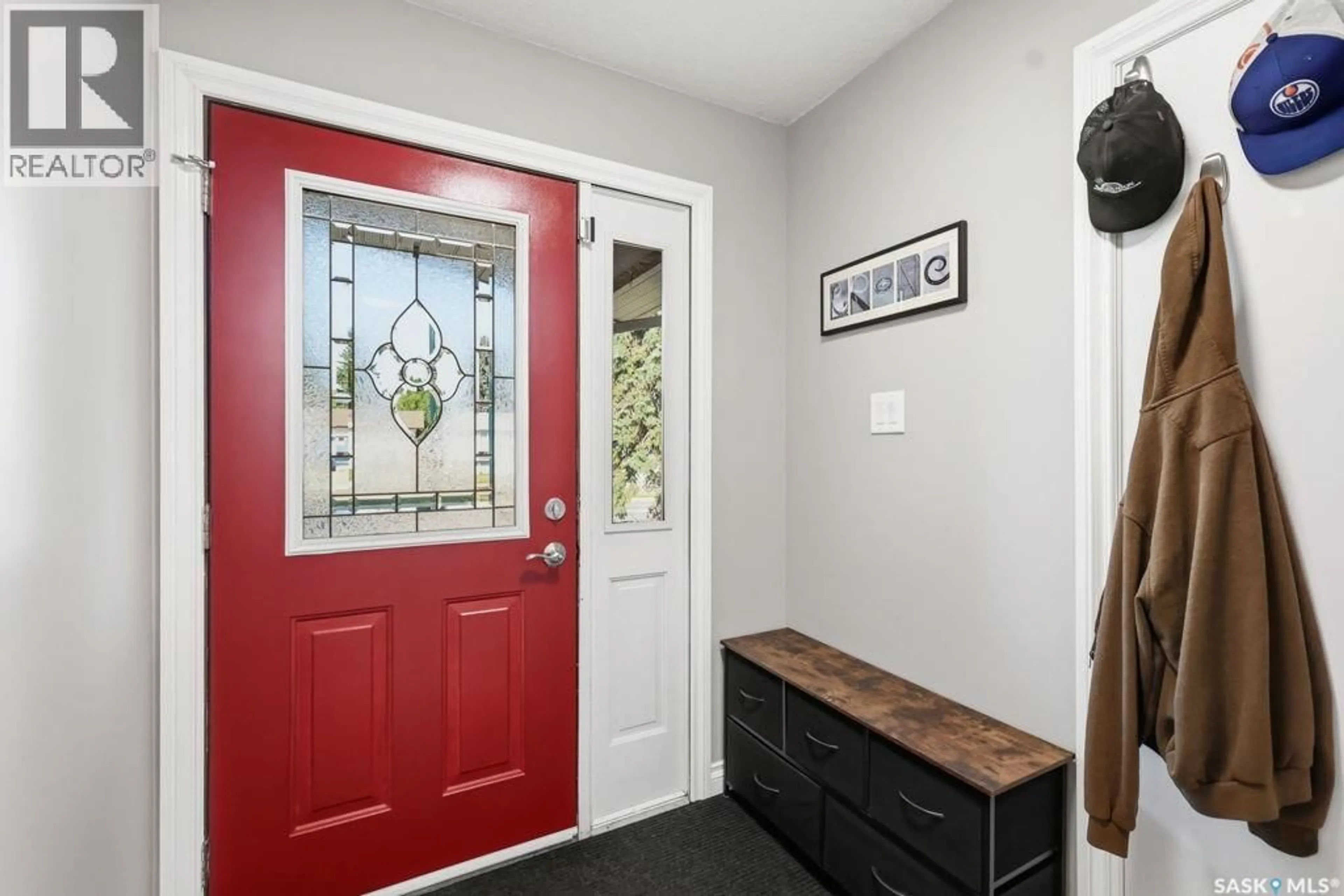 Indoor entryway for 3806 TAYLOR STREET, Saskatoon Saskatchewan S7H5J4