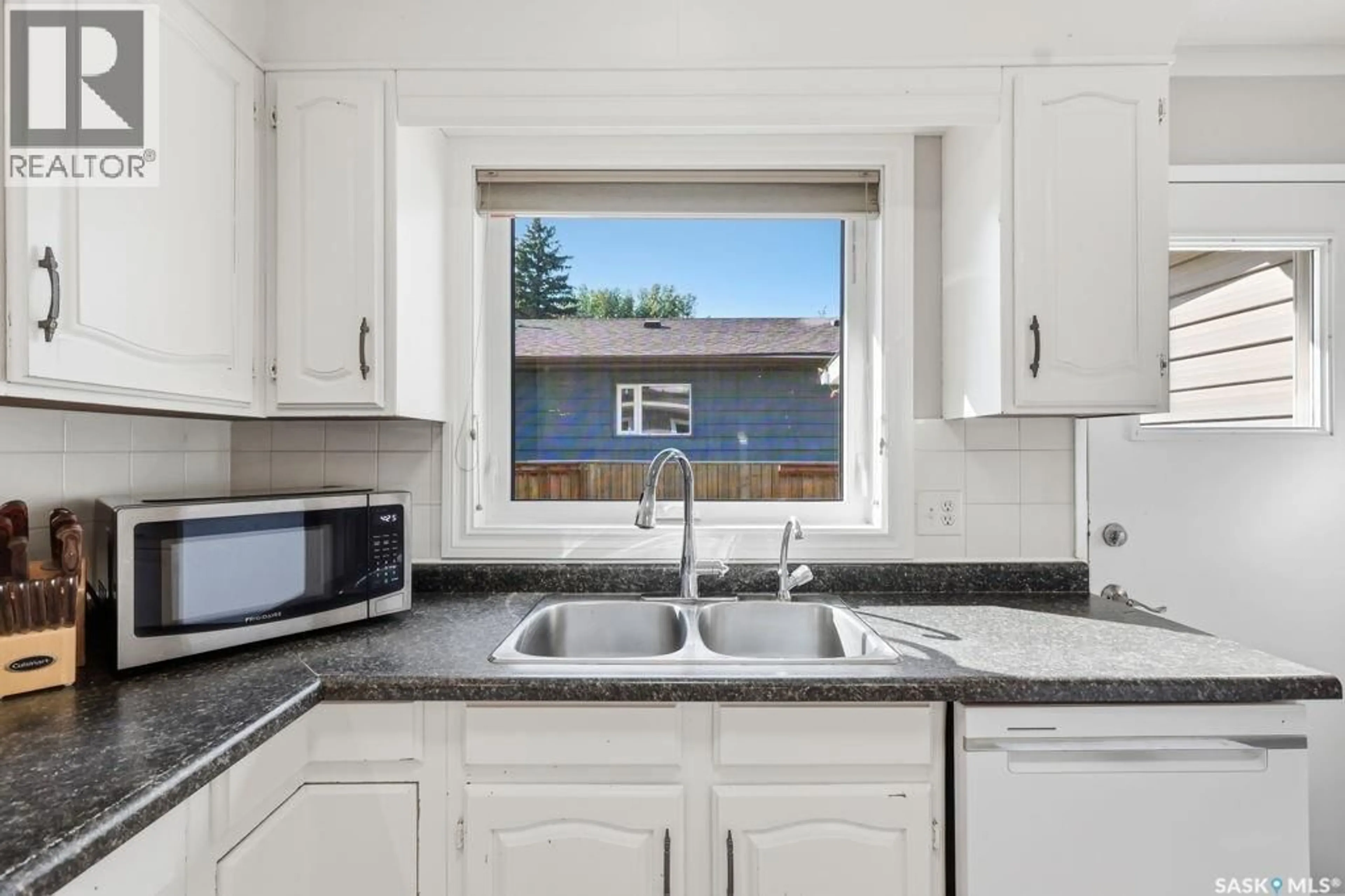Standard kitchen, ceramic/tile floor for 3806 TAYLOR STREET, Saskatoon Saskatchewan S7H5J4