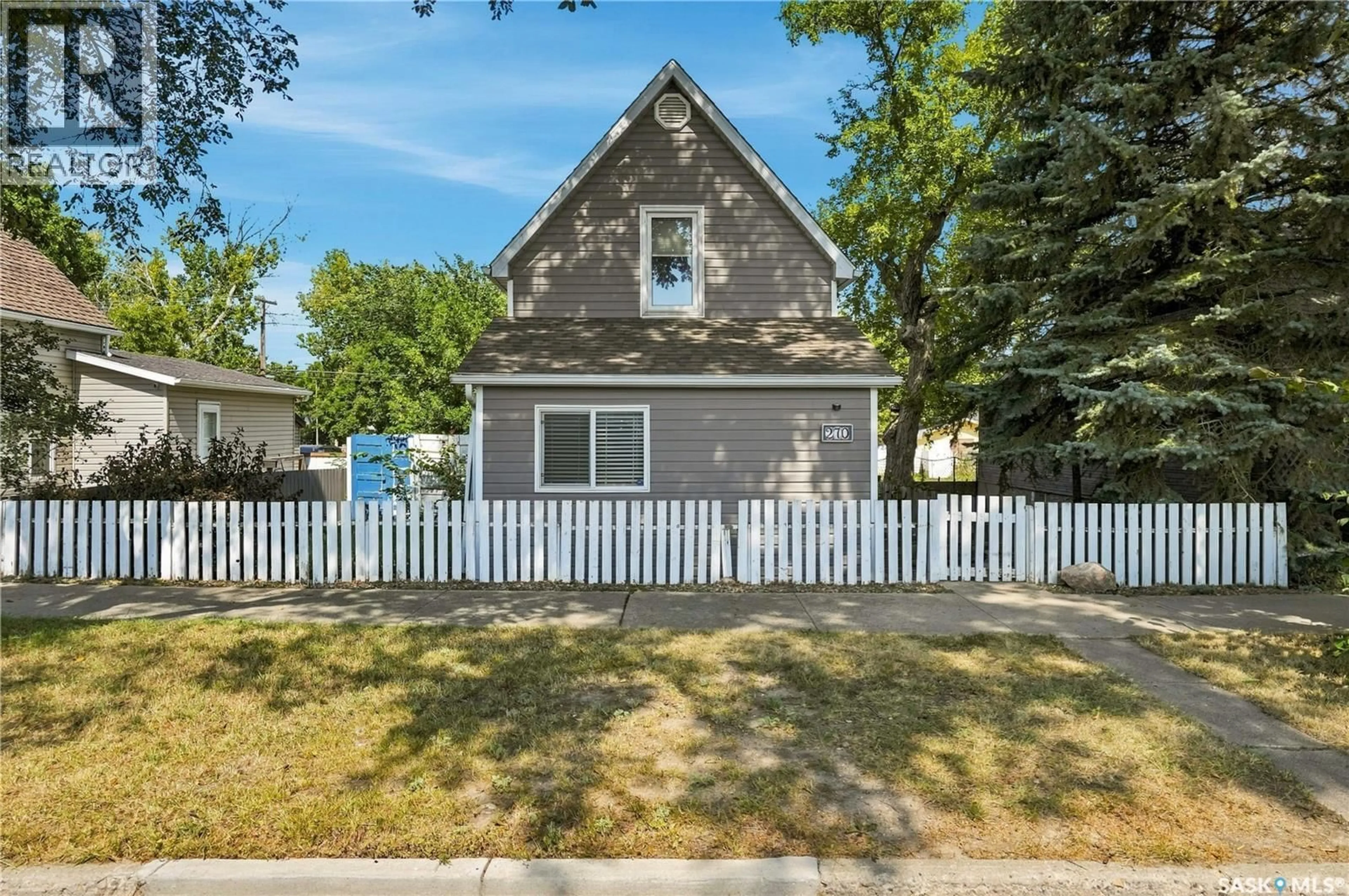 A pic from outside/outdoor area/front of a property/back of a property/a pic from drone, street for 270 DUFFIELD STREET, Moose Jaw Saskatchewan S6H5H4