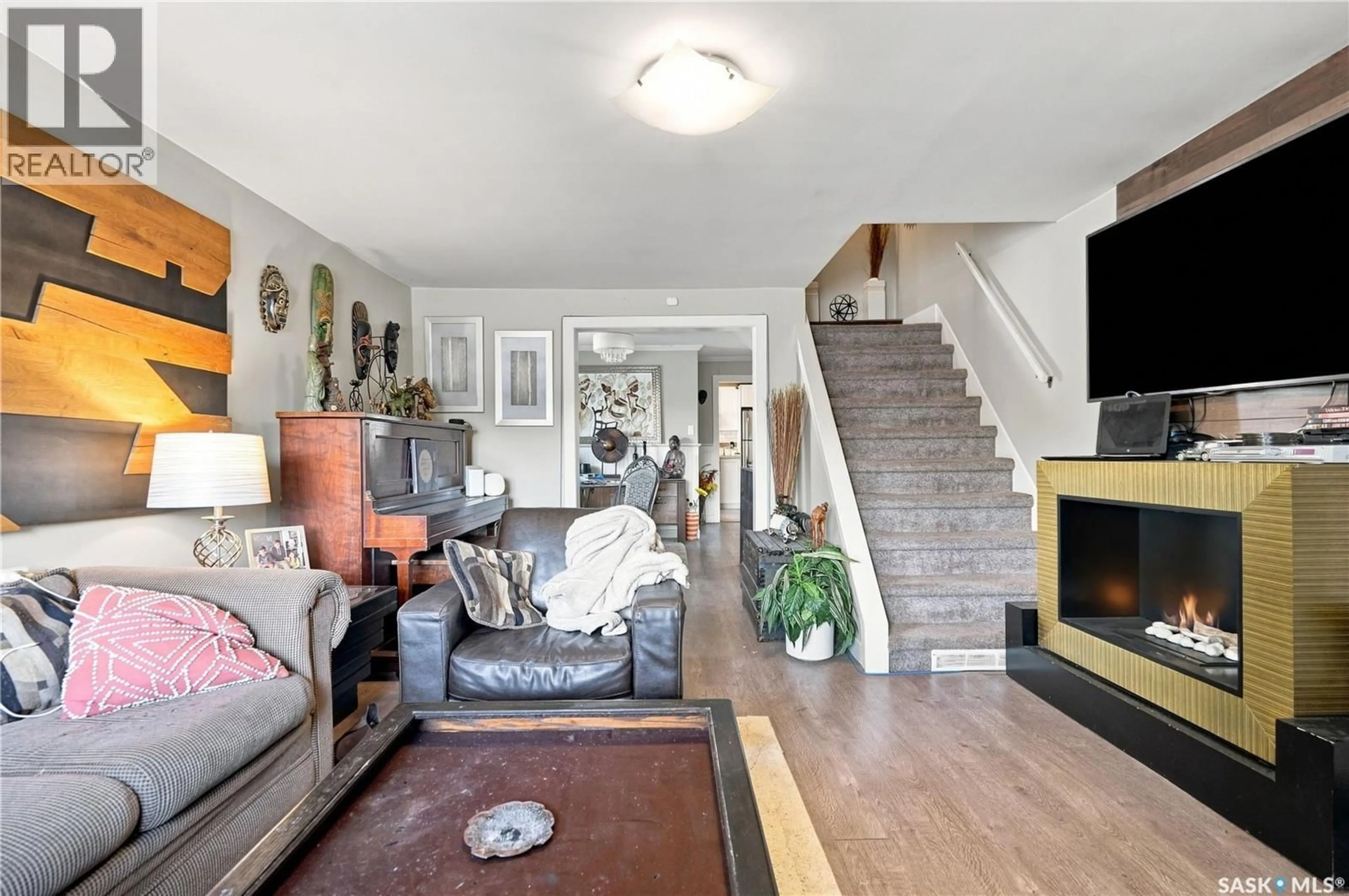 Living room with furniture, unknown for 270 DUFFIELD STREET, Moose Jaw Saskatchewan S6H5H4