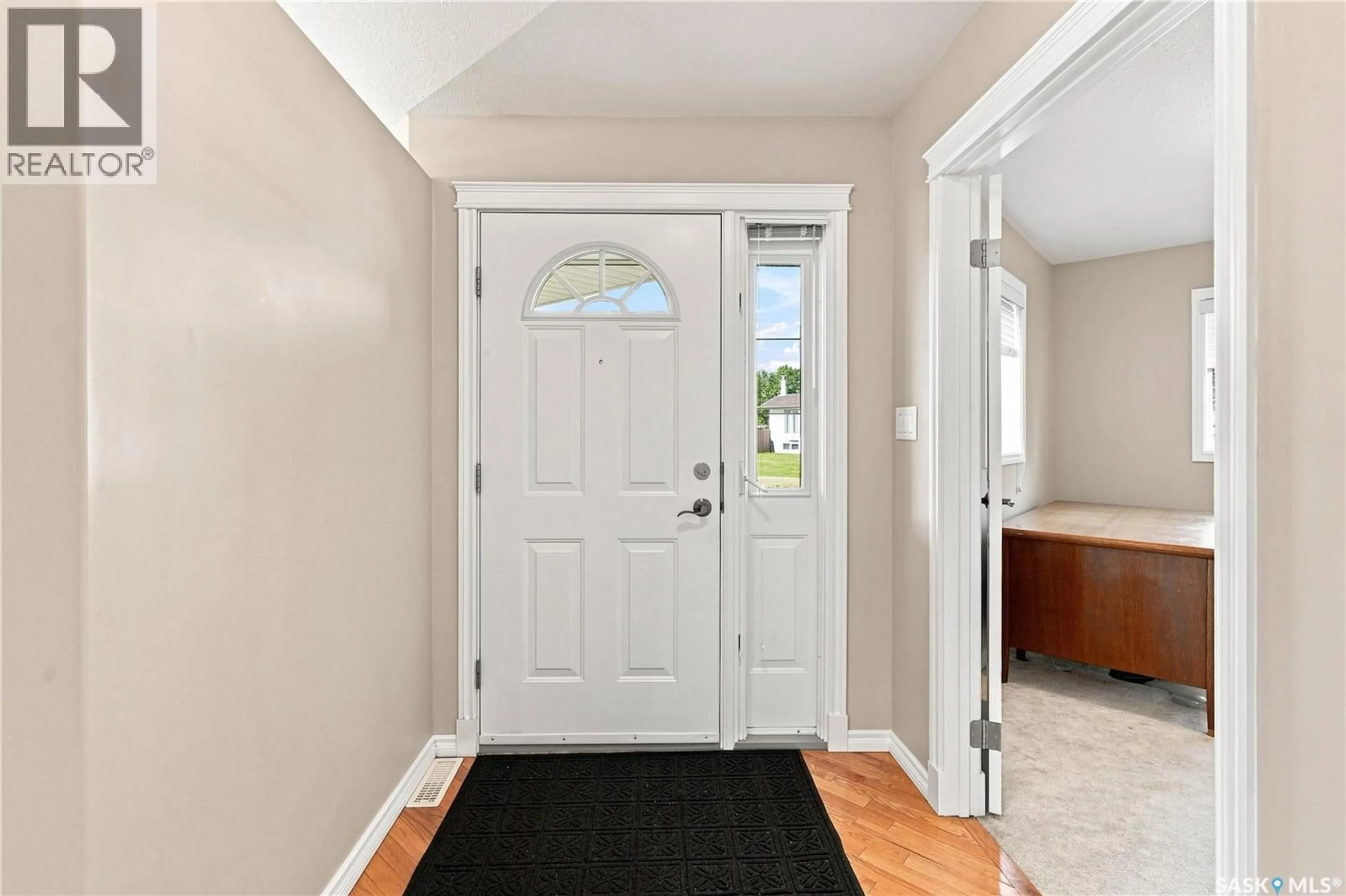 Indoor entryway for 5012 CENTRAL AVENUE, Waldheim Saskatchewan S0K4R0