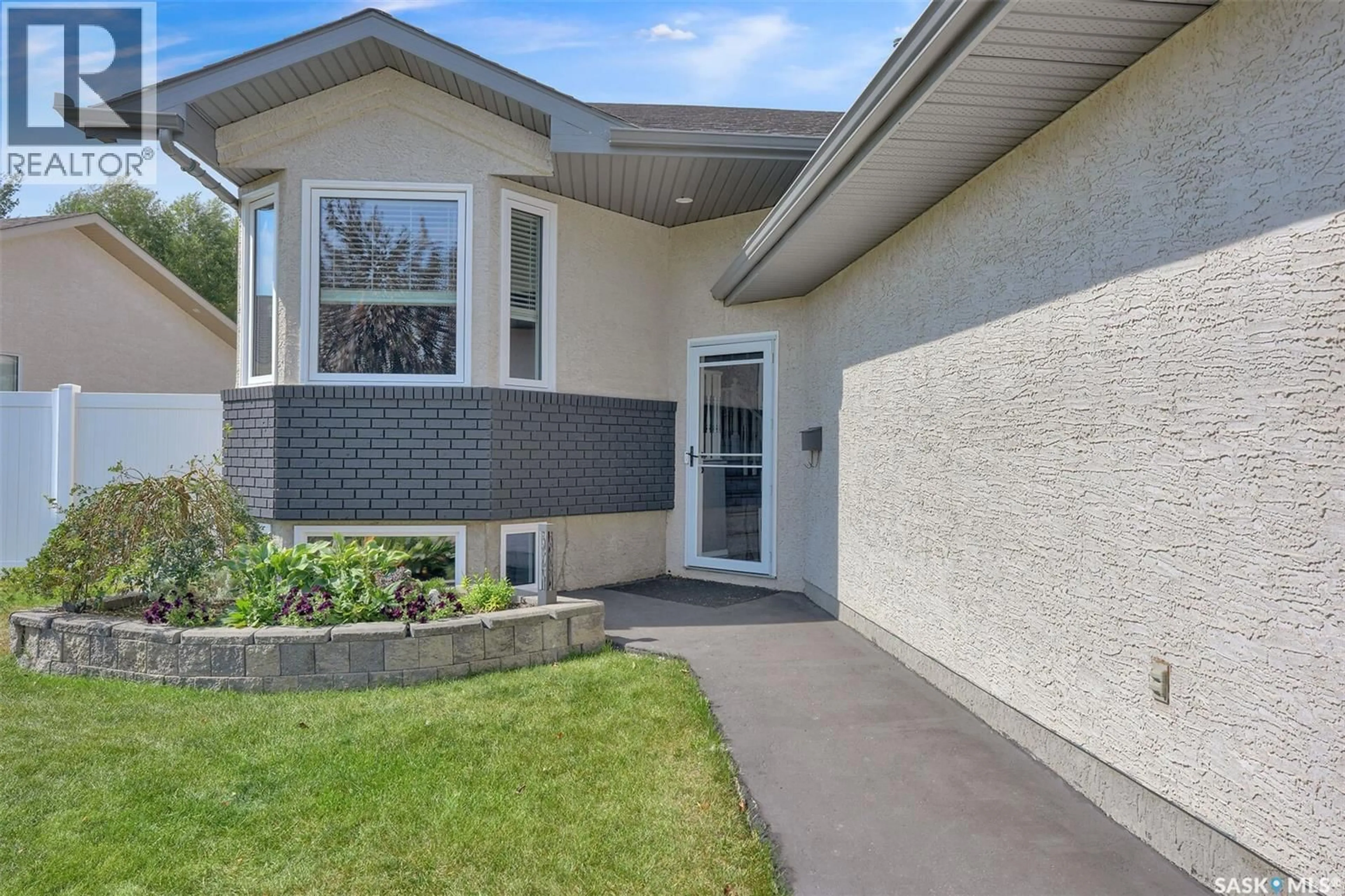 Unknown for 1355 MAPLE LEAF CRESCENT, Regina Saskatchewan S4X4J4