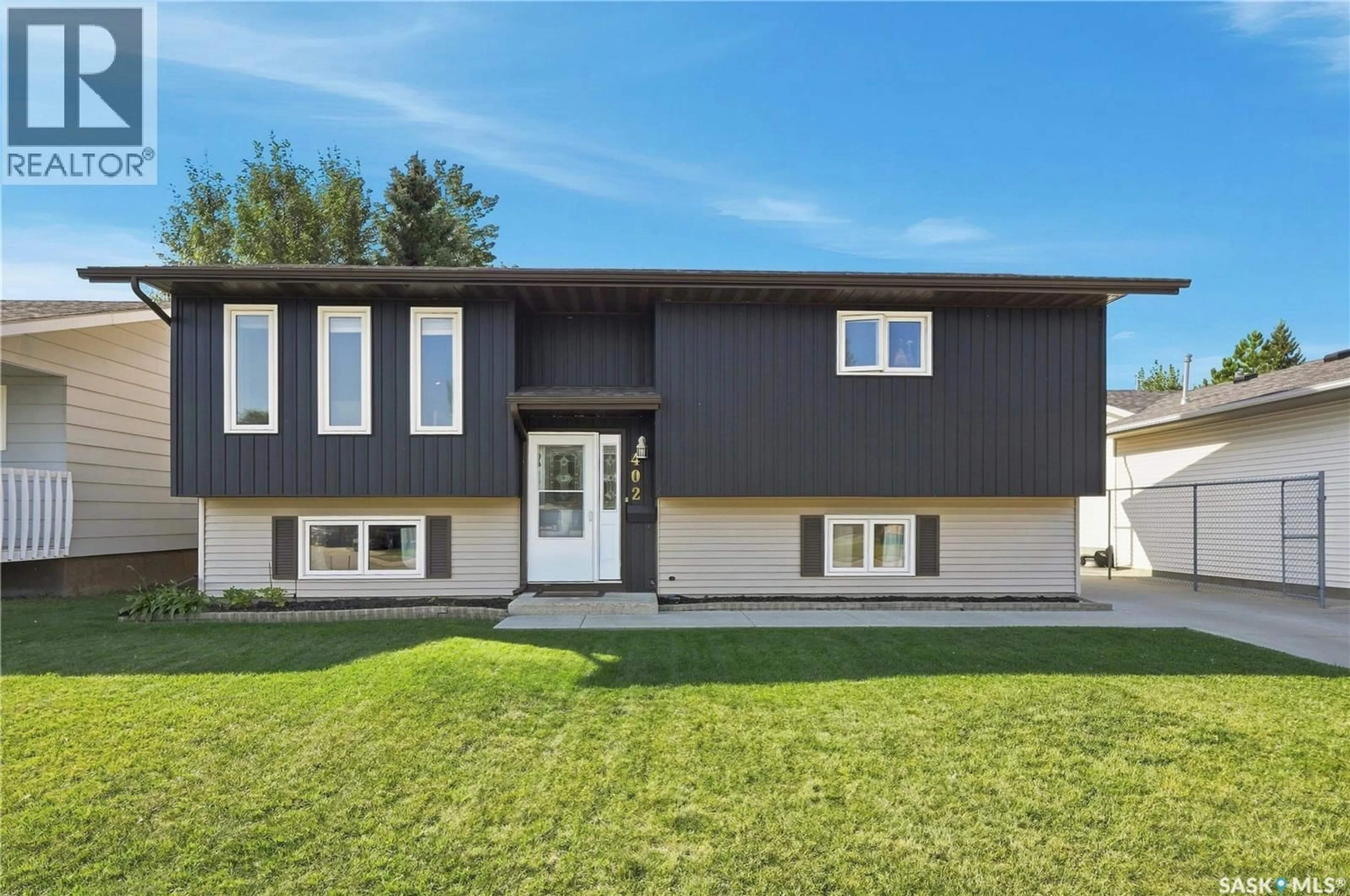 Home with vinyl exterior material, street for 402 FEHR CRESCENT, Martensville Saskatchewan S0K2T0